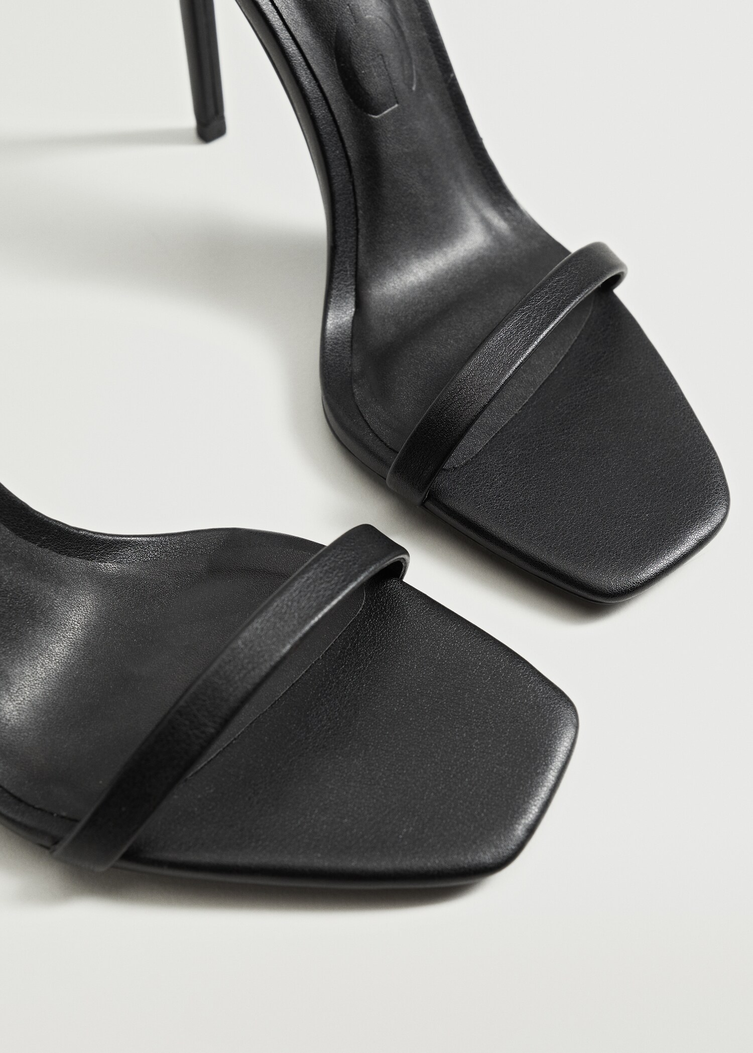 Ankle-cuff sandals - Details of the article 3
