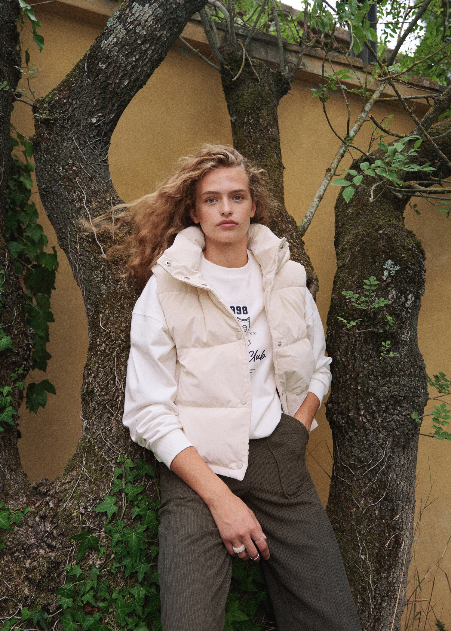 Quilted gilet with hood - Details of the article 5