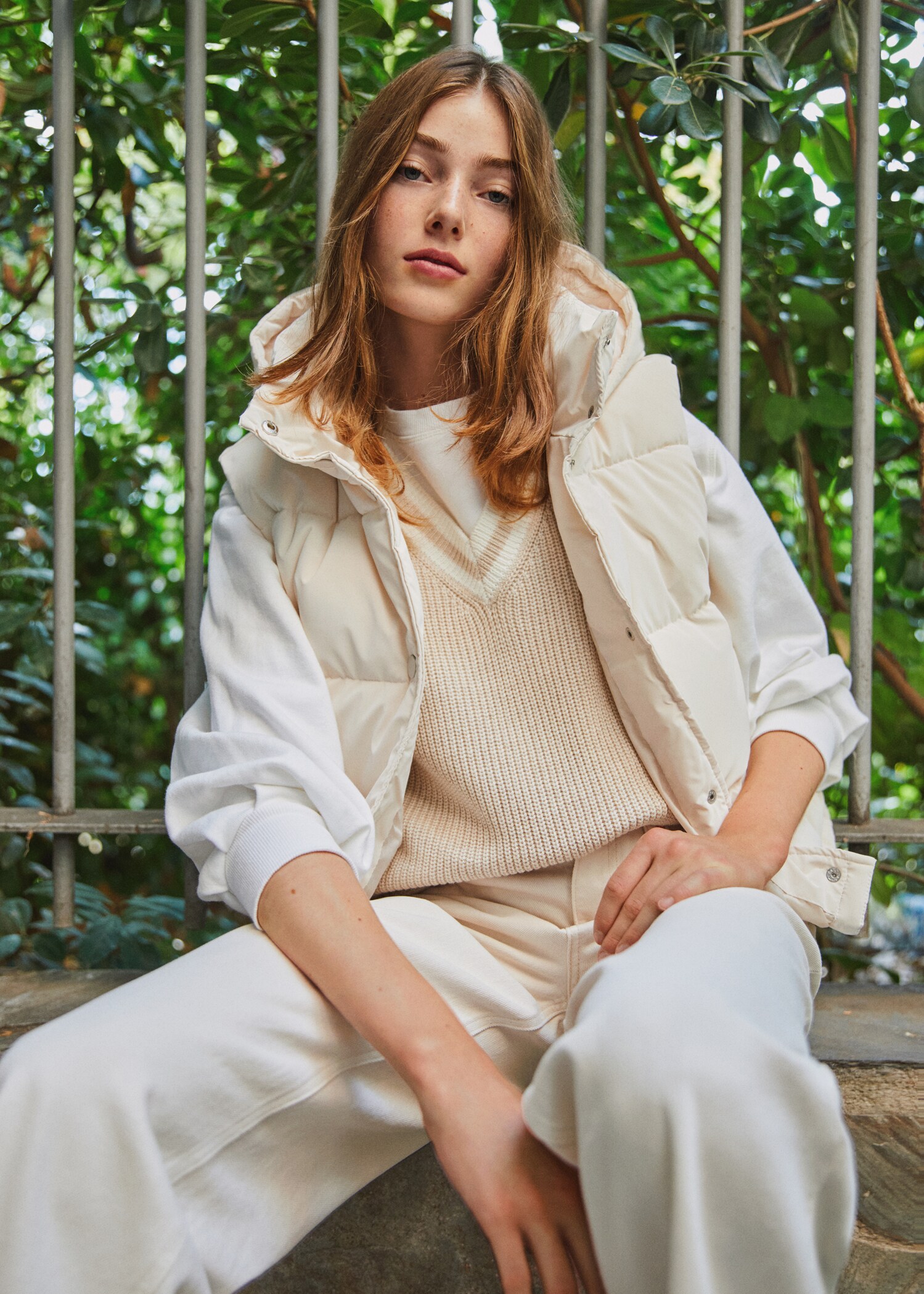 Quilted gilet with hood - Details of the article 6