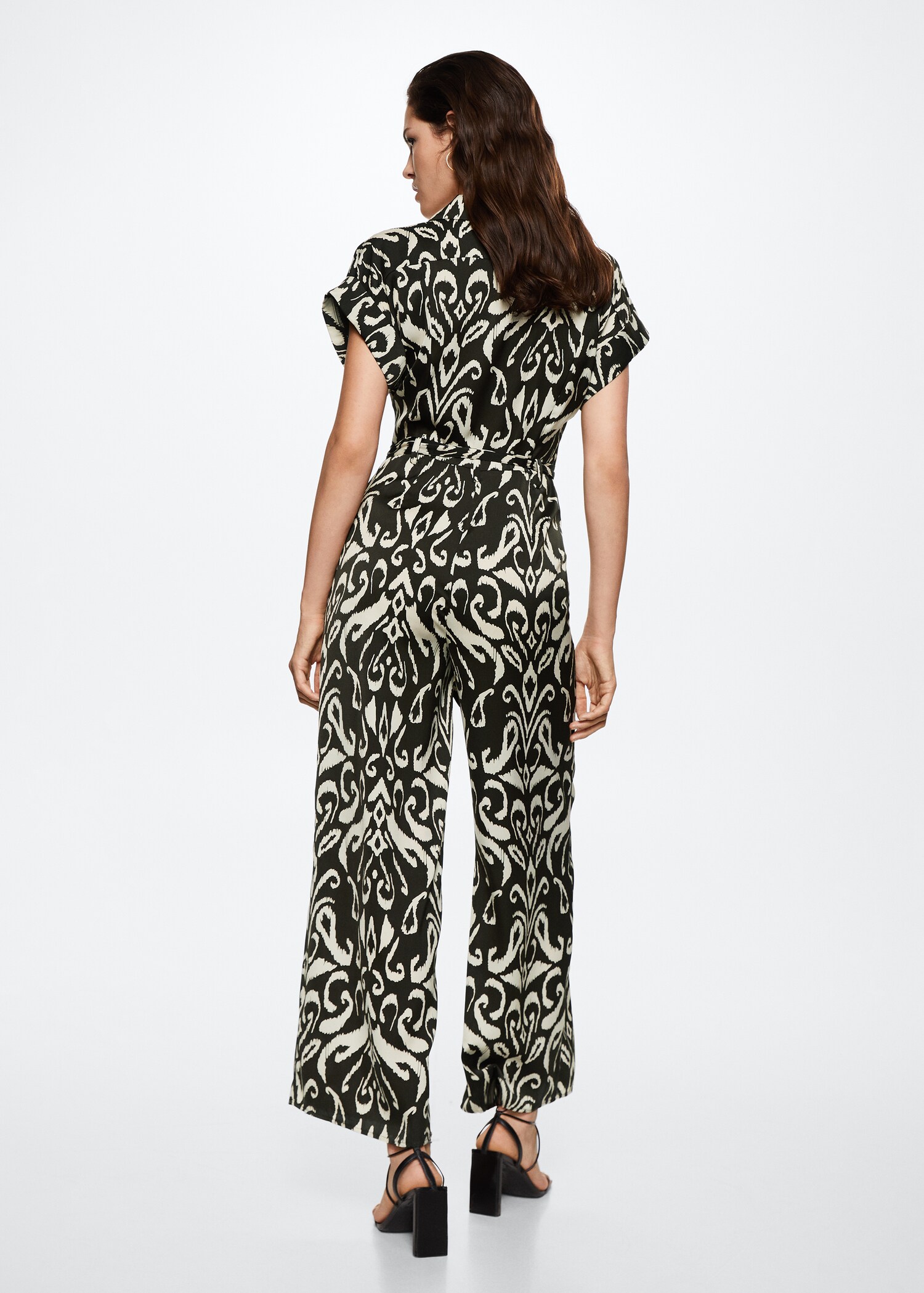 Jumpsuit med belte og trykk - Baksiden av artikkelen
