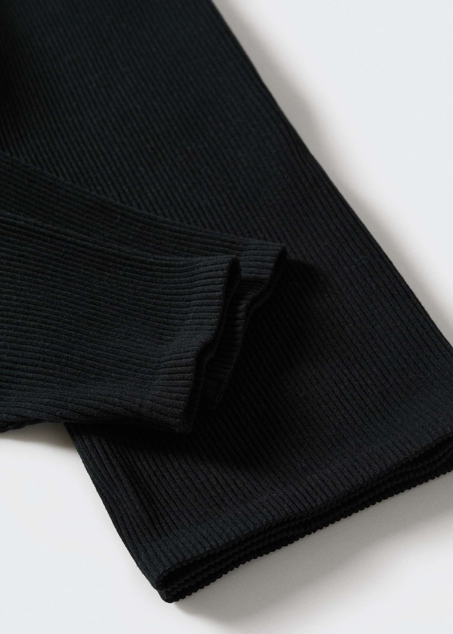 Crop-T-Shirt mit Rippstruktur - Detail des Artikels 8