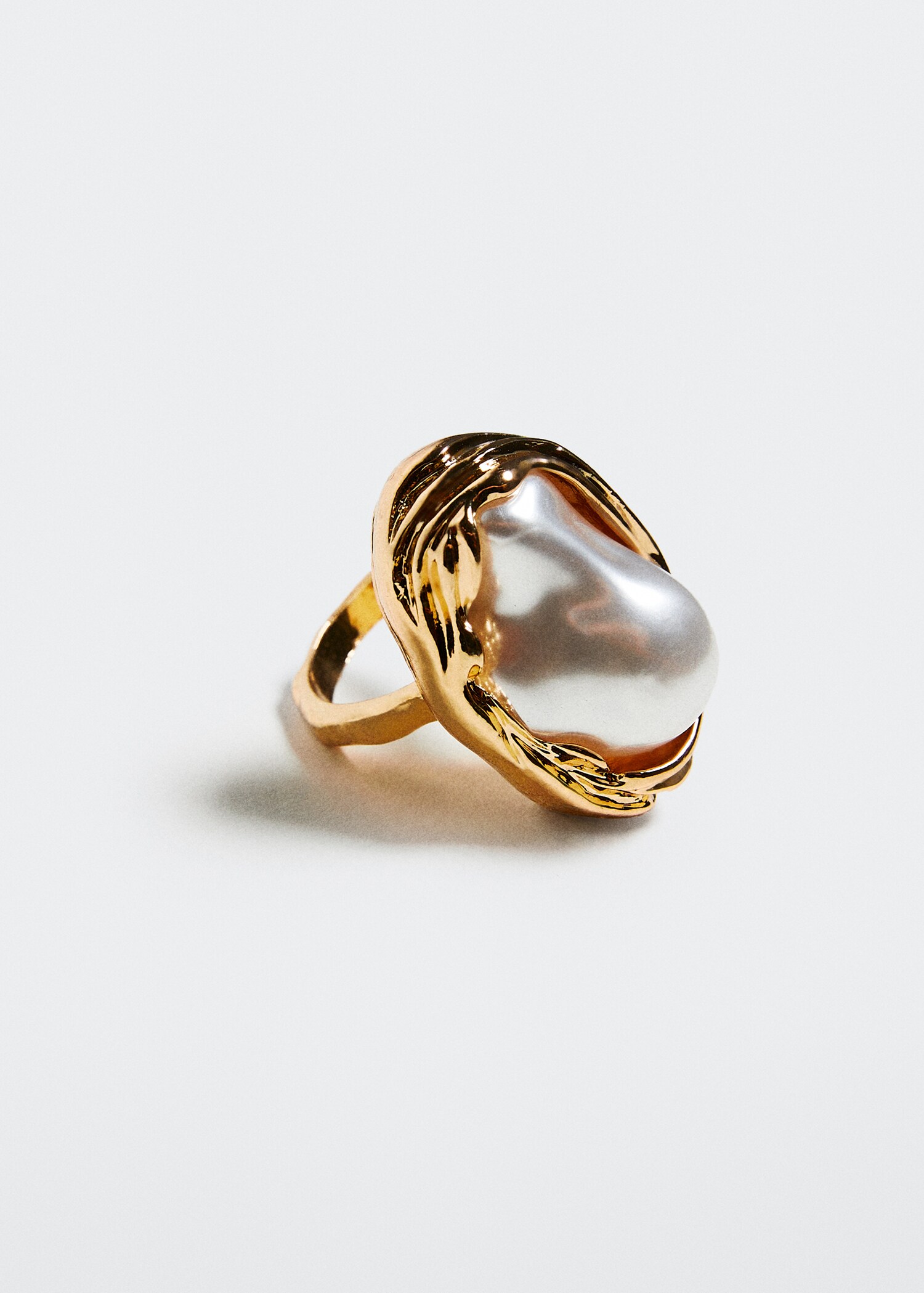 Large pearl ring - Details of the article 2