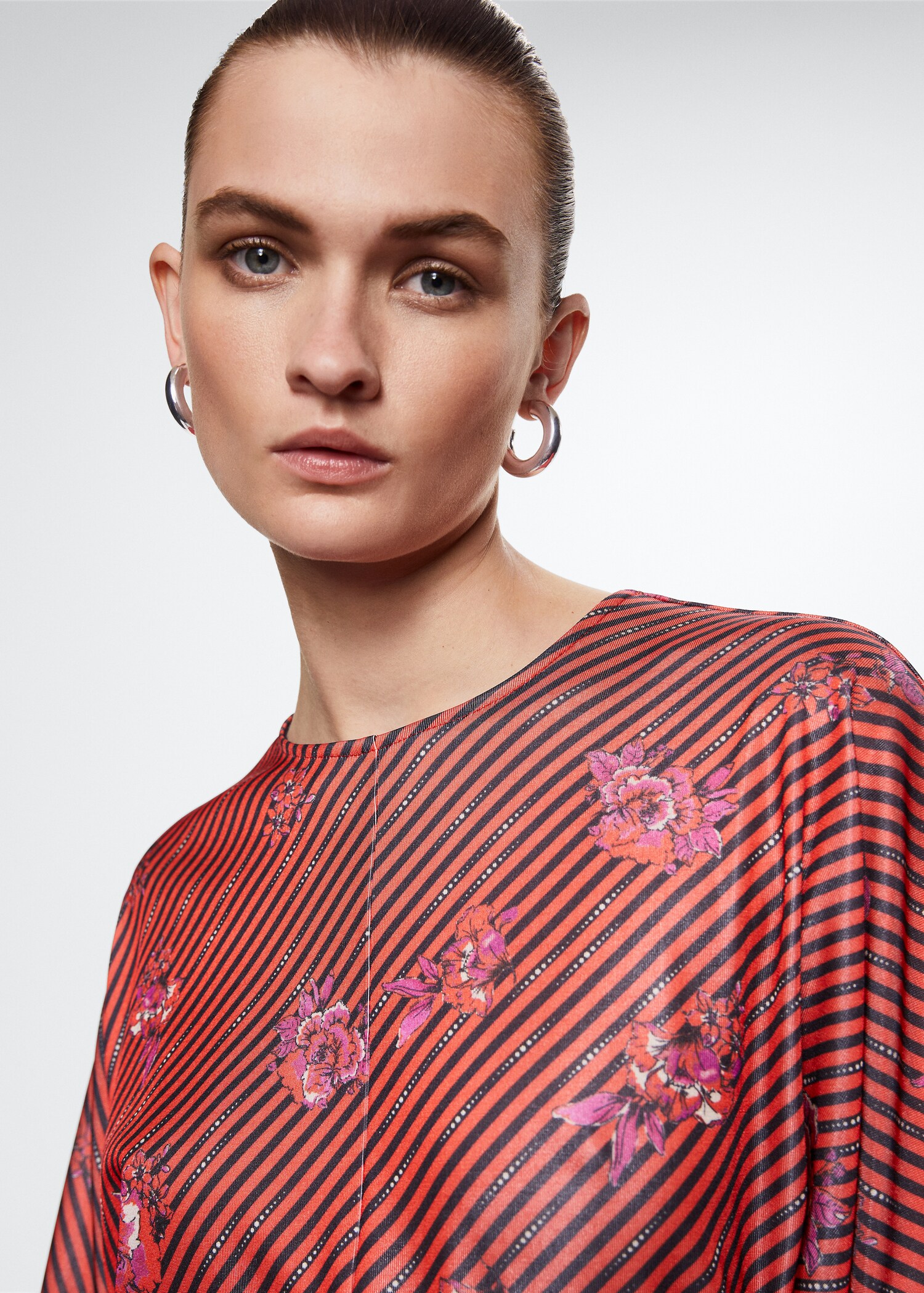 Embossed flower gown - Details of the article 4