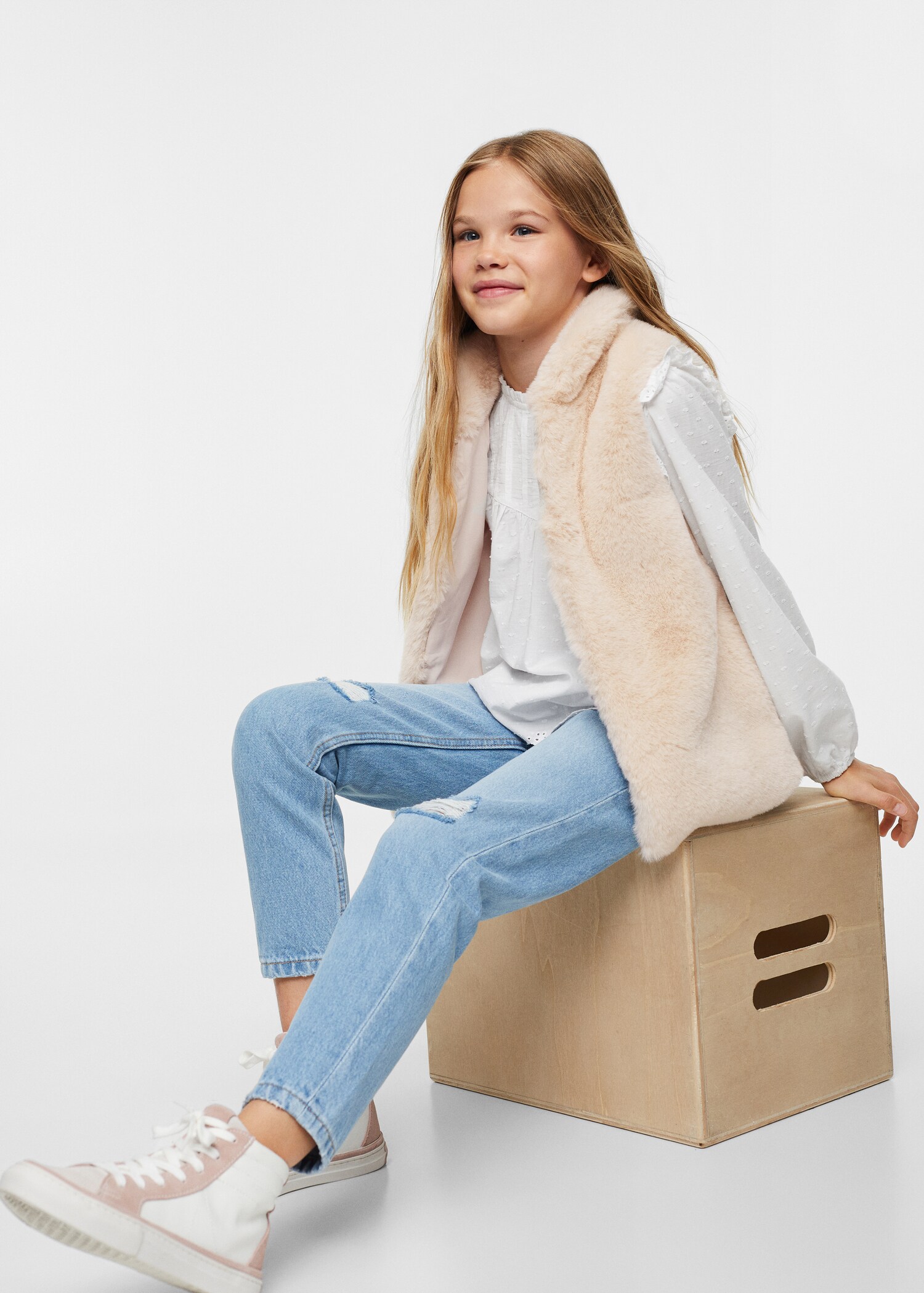 Fur-effect gilet - Details of the article 2