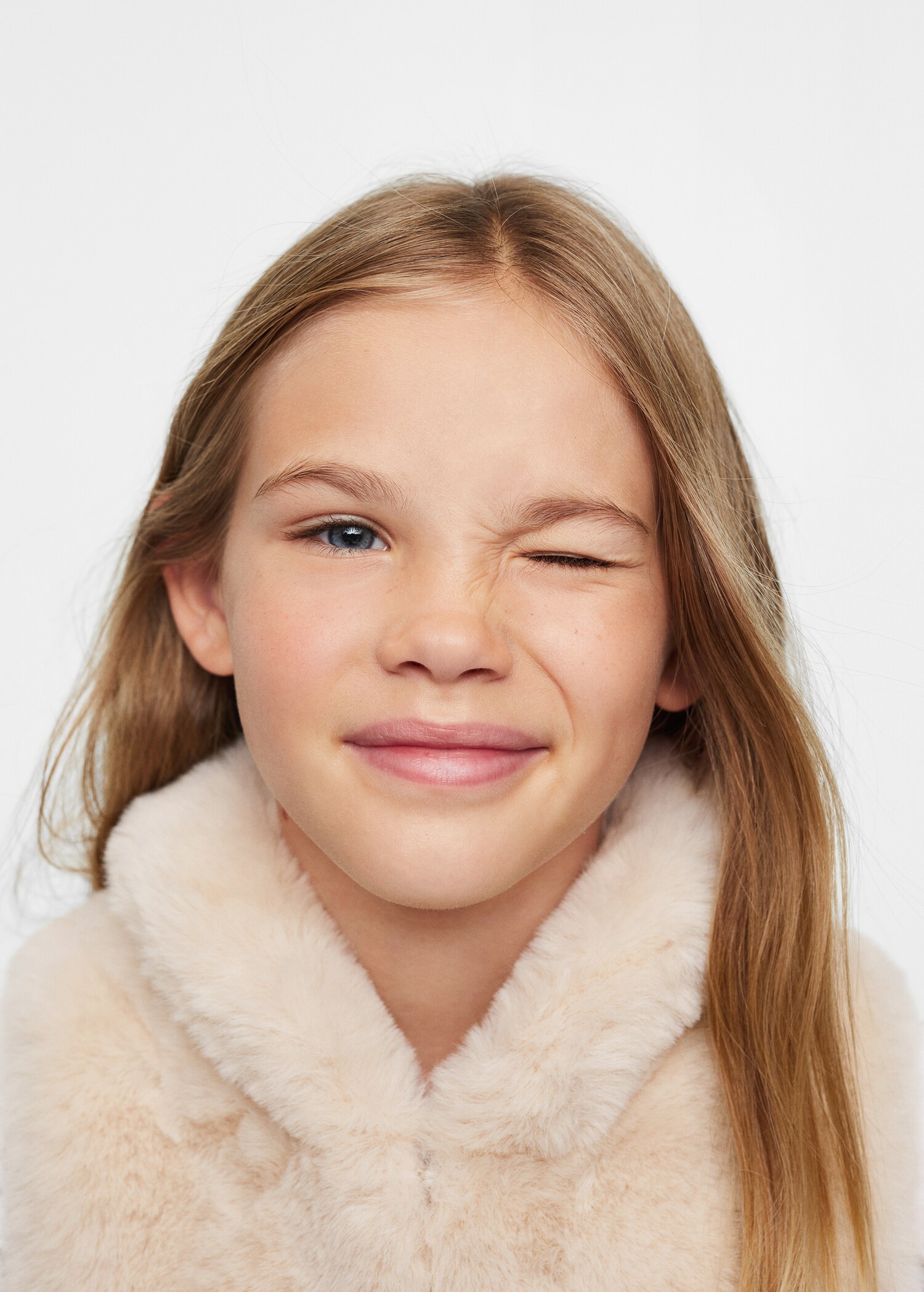 Fur-effect gilet - Details of the article 4