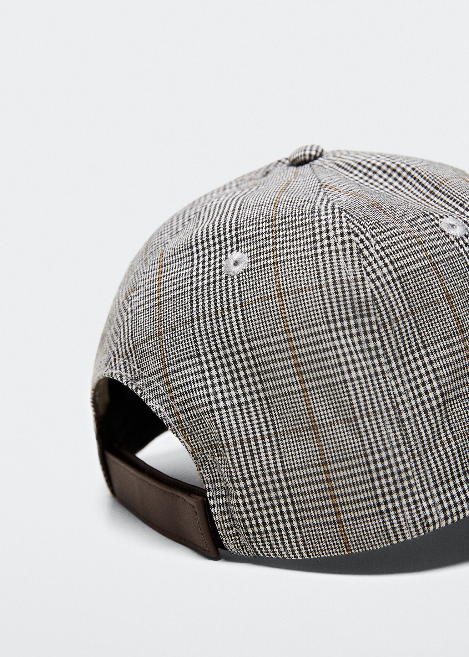 Cap with check visor - Details of the article 1
