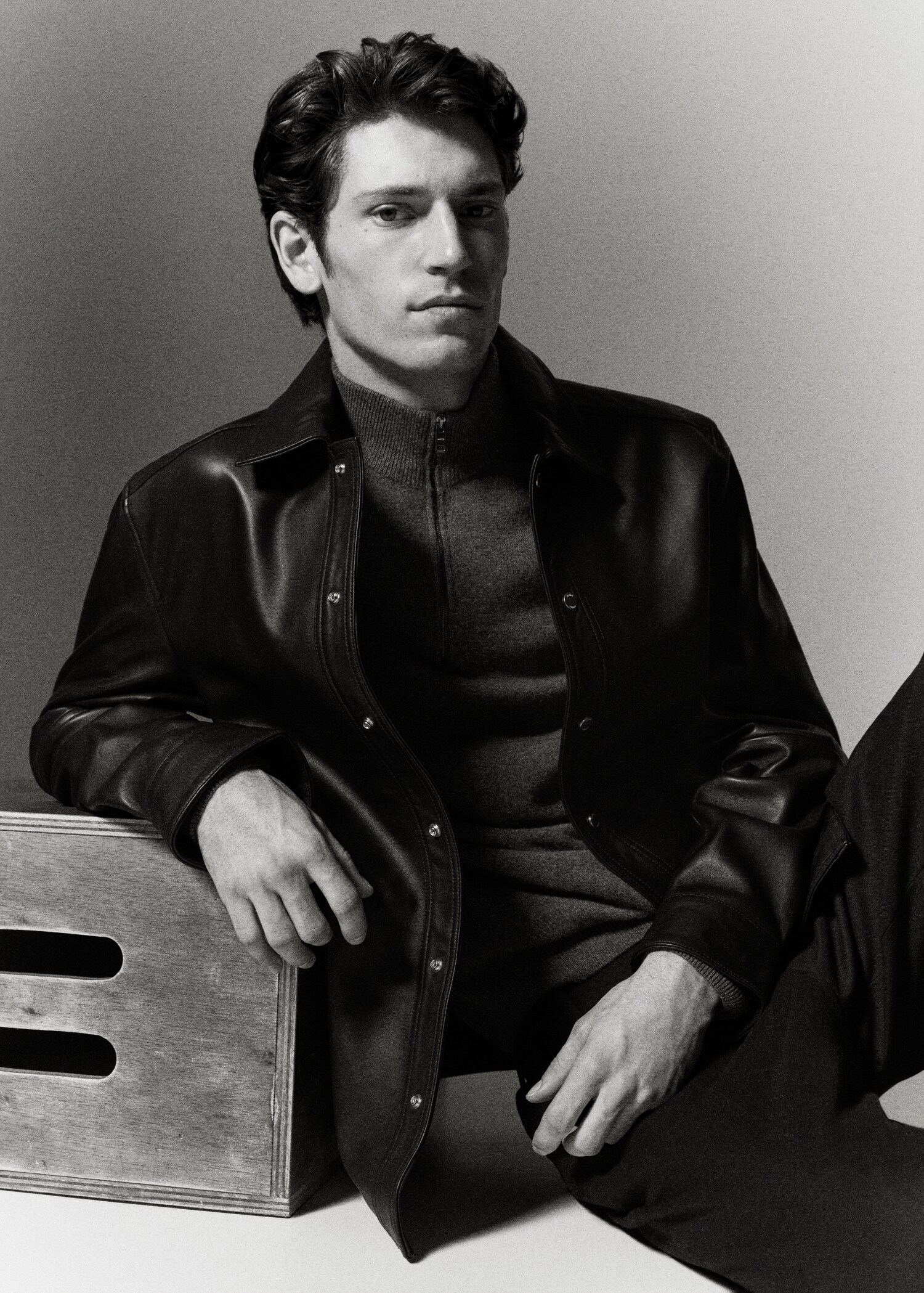 Leather overshirt - Details of the article 7