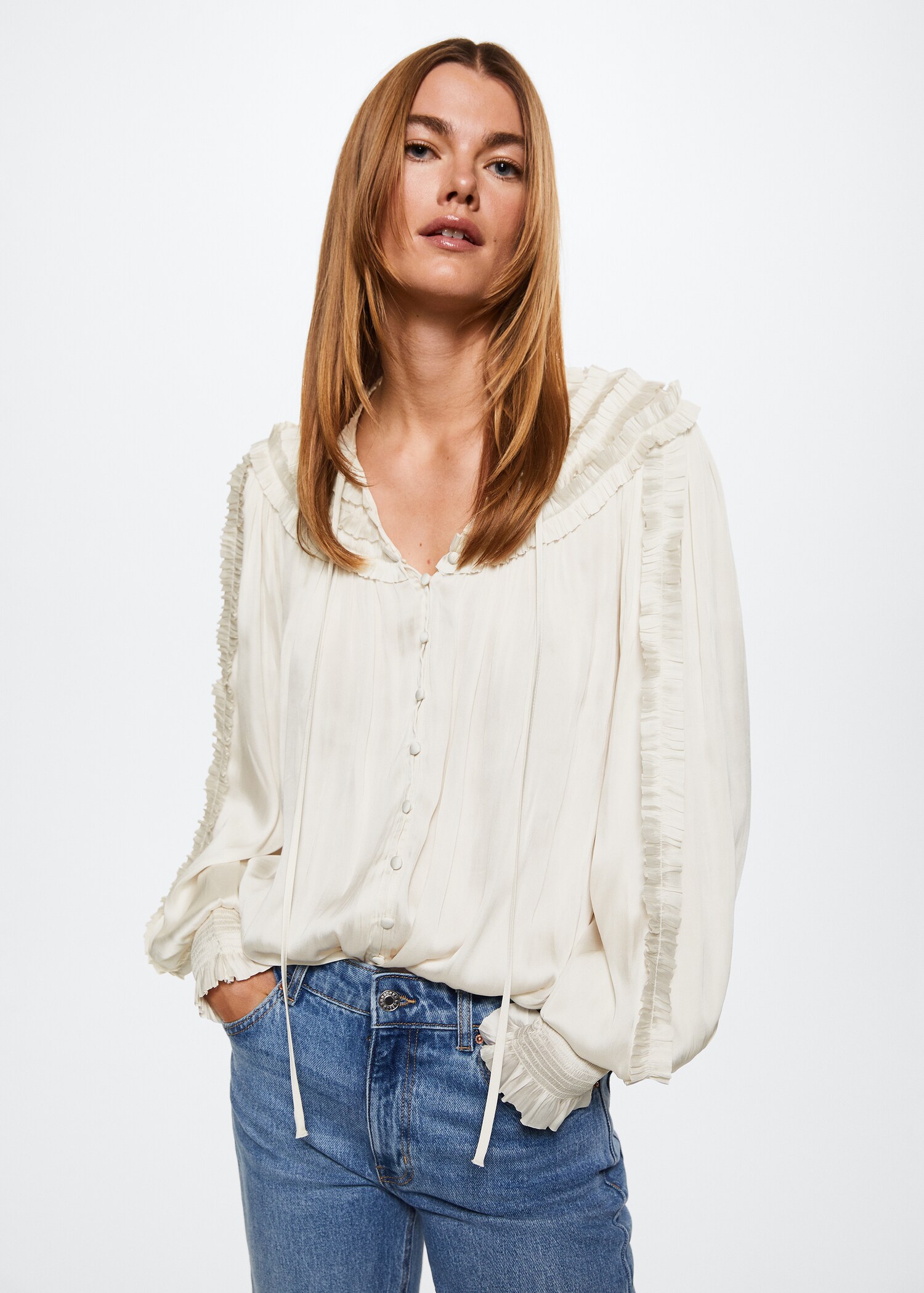 Blusa satinada volantes - Plano medio