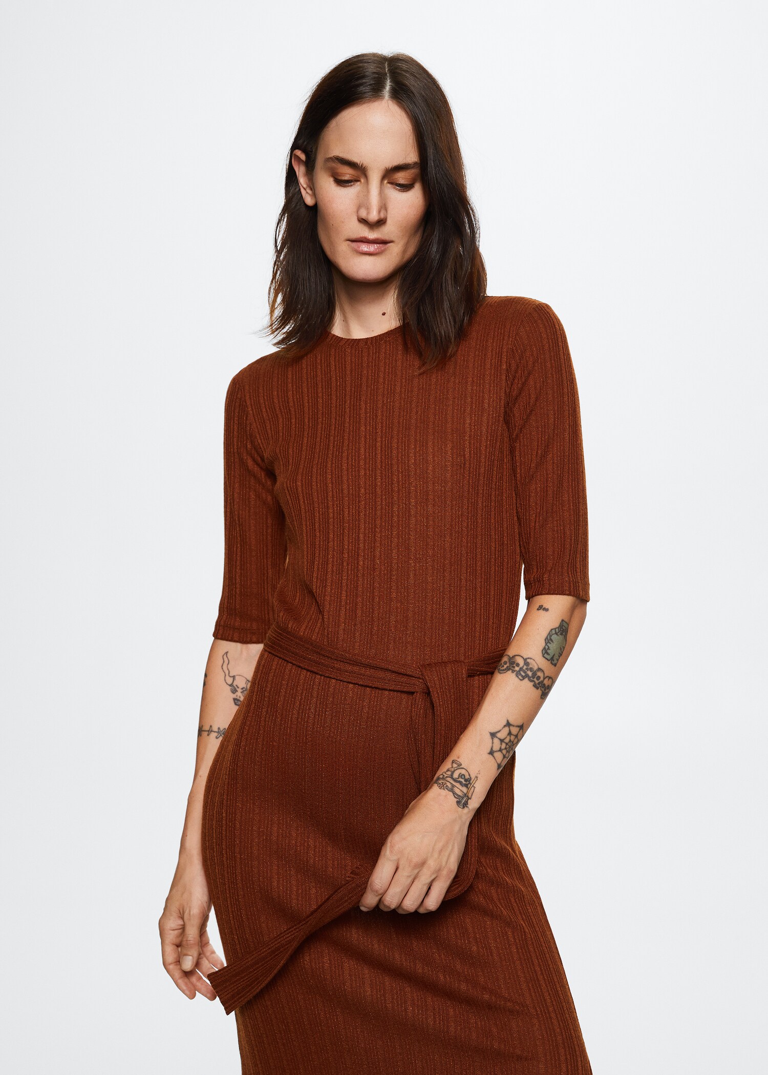 Langes Kleid mit Schleife - Mittlere Ansicht