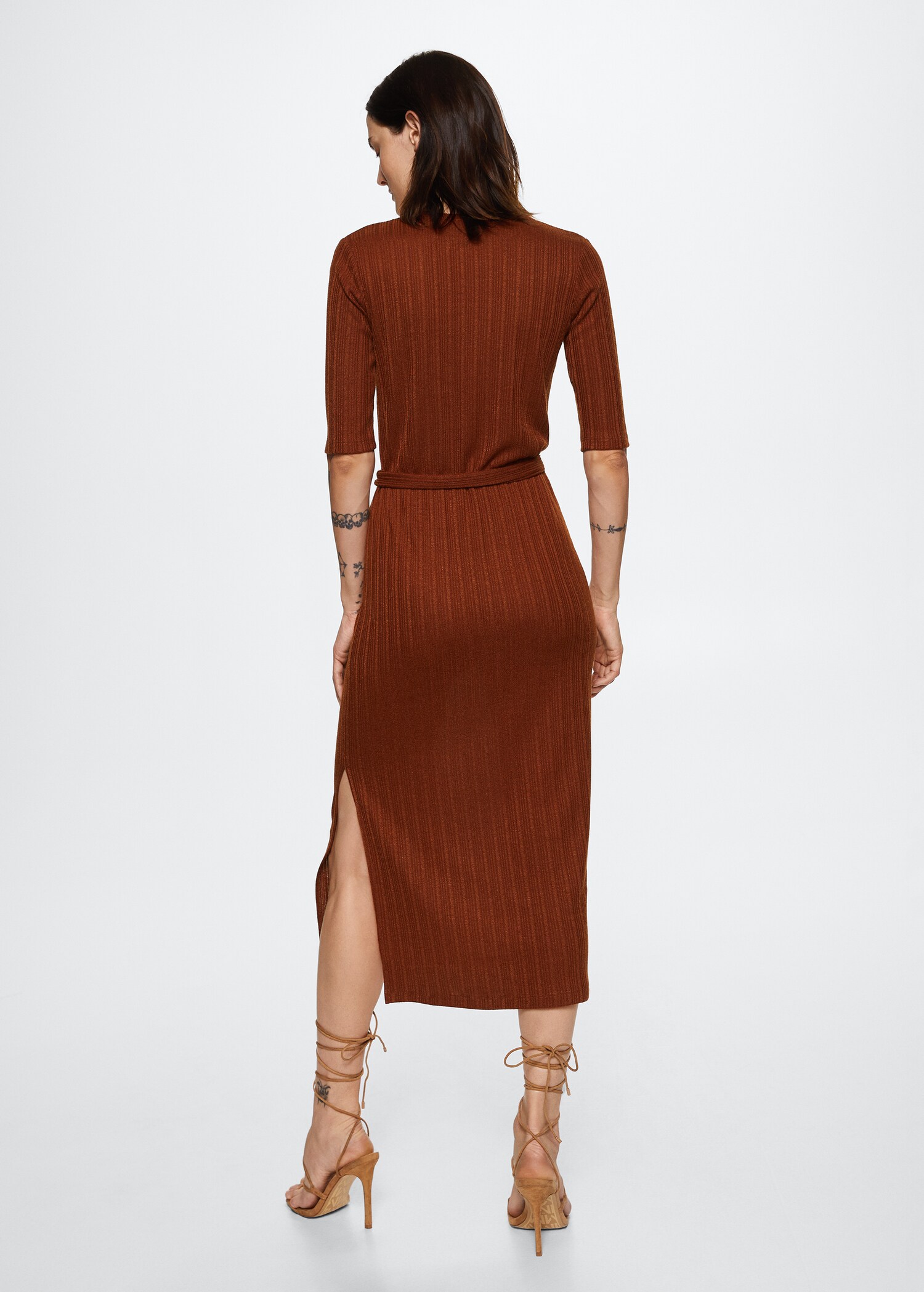Langes Kleid mit Schleife - Rückseite des Artikels
