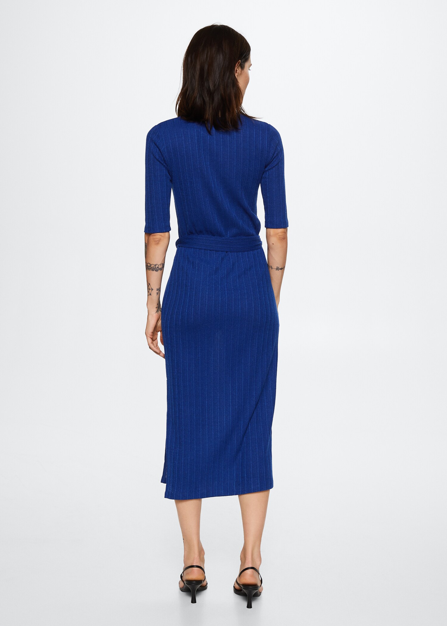 Langes Kleid mit Schleife - Rückseite des Artikels