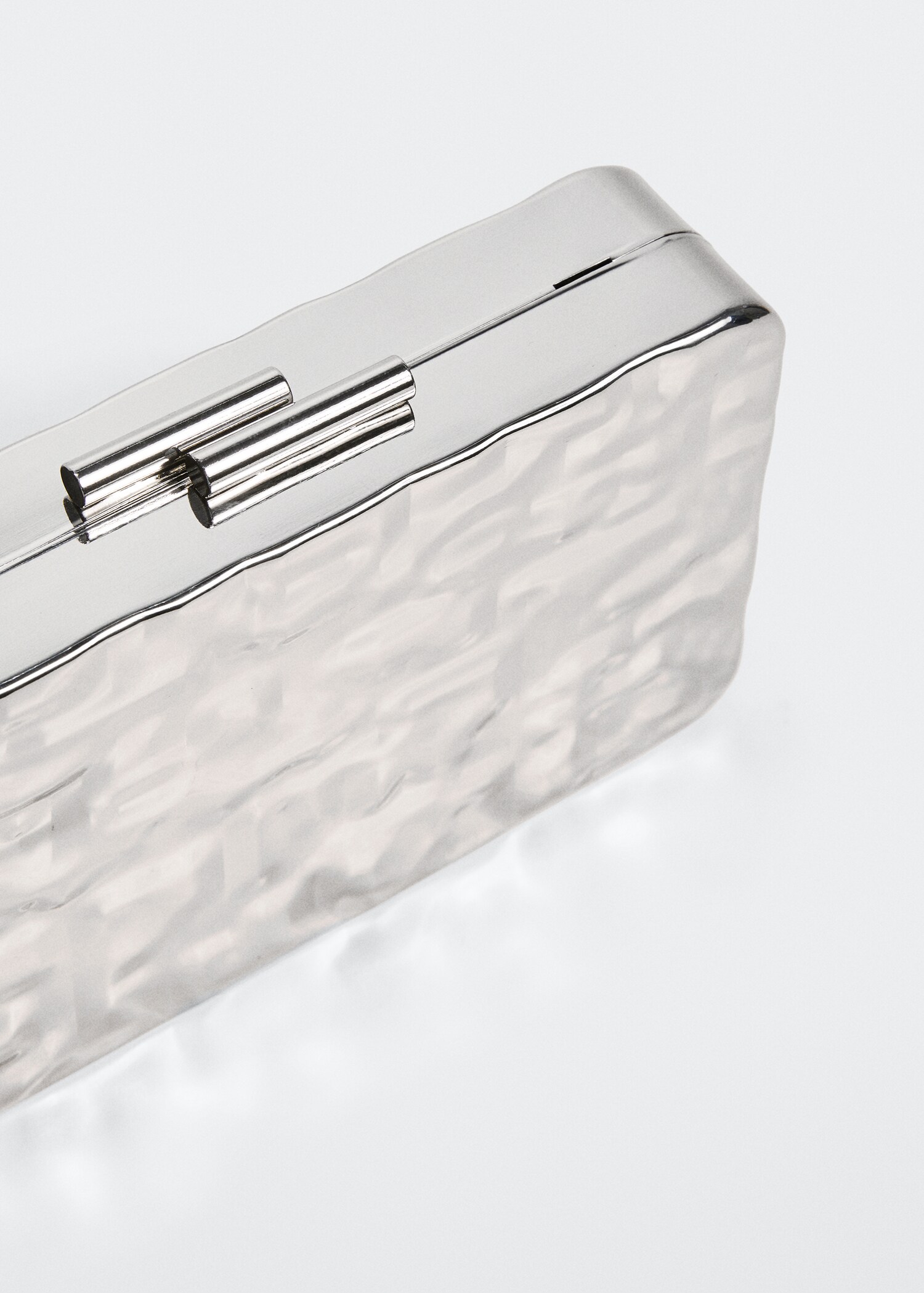Metallic clutch bag - Details of the article 2