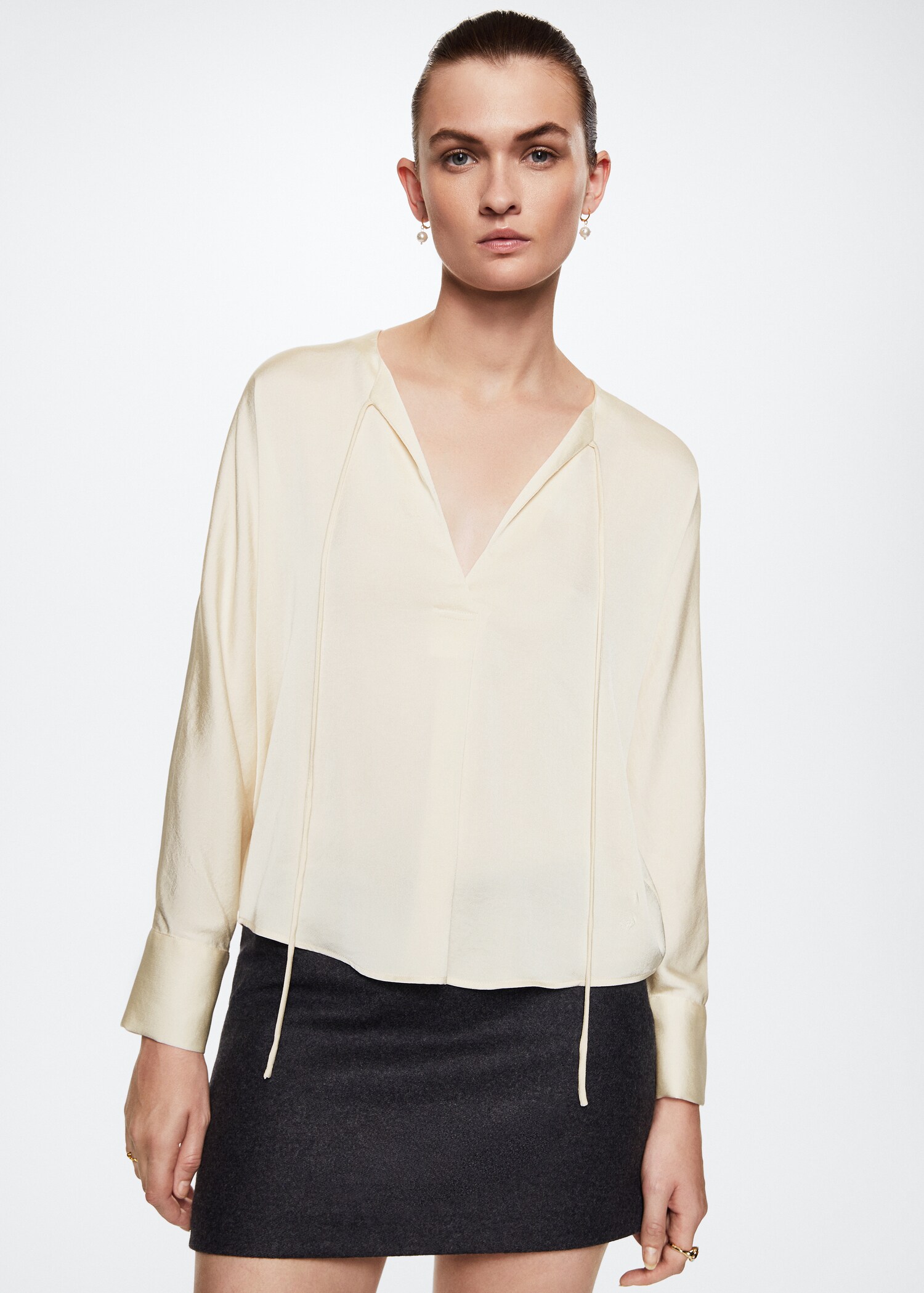 Blusa com fecho de laço - Plano médio