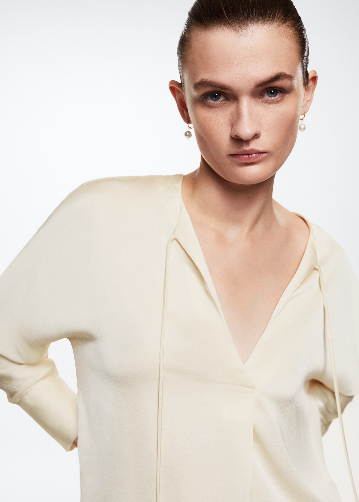 Blusa com fecho de laço - Pormenor do artigo 4