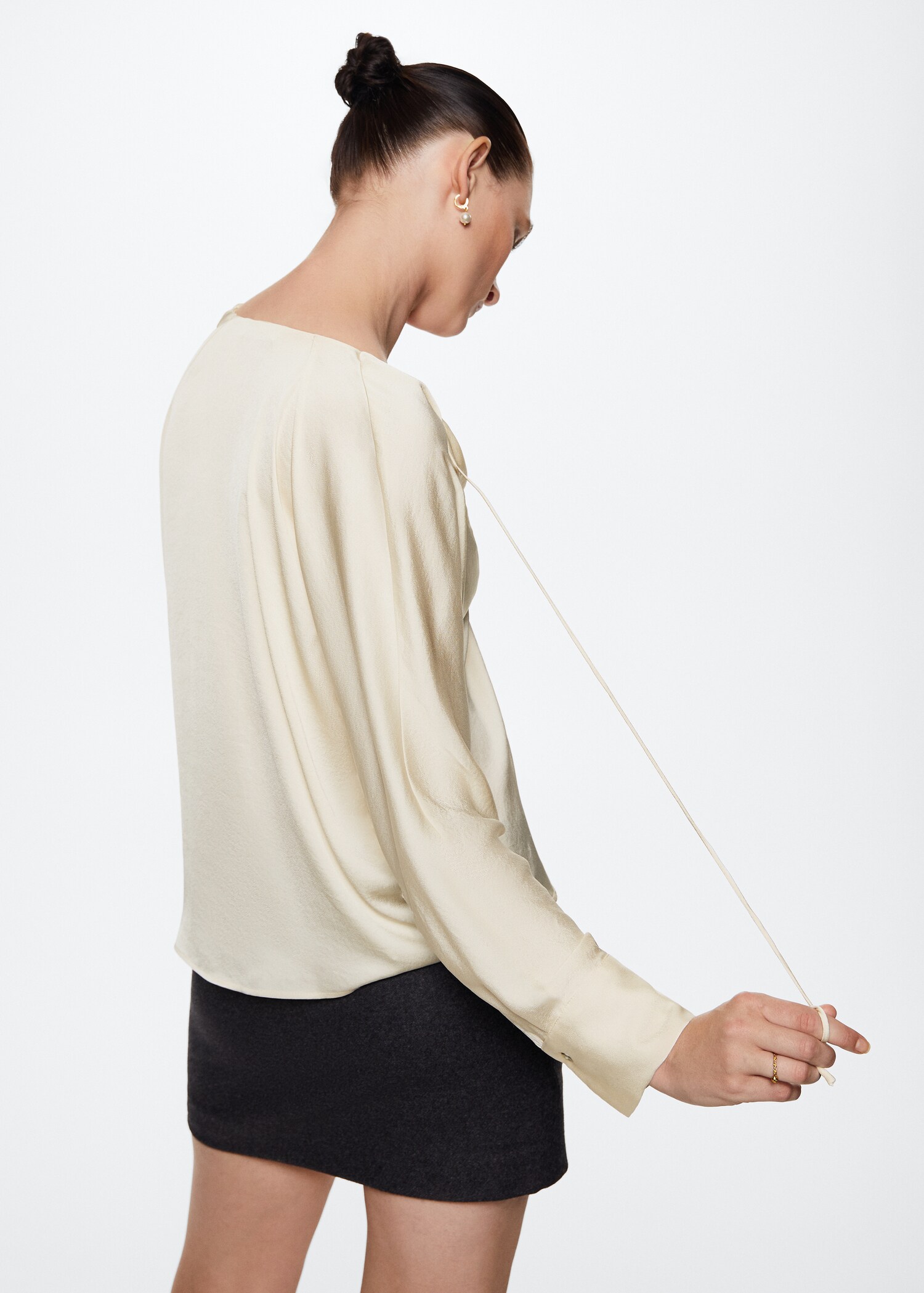 Blusa com fecho de laço - Verso do artigo