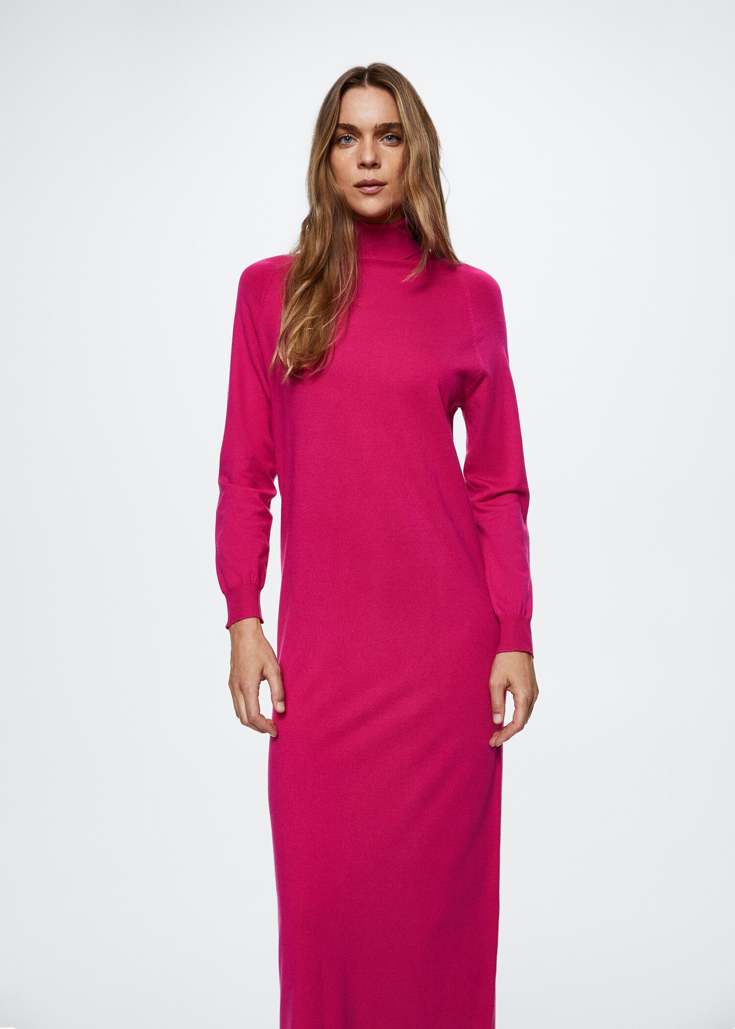 Robe maille col roulé - Plan moyen