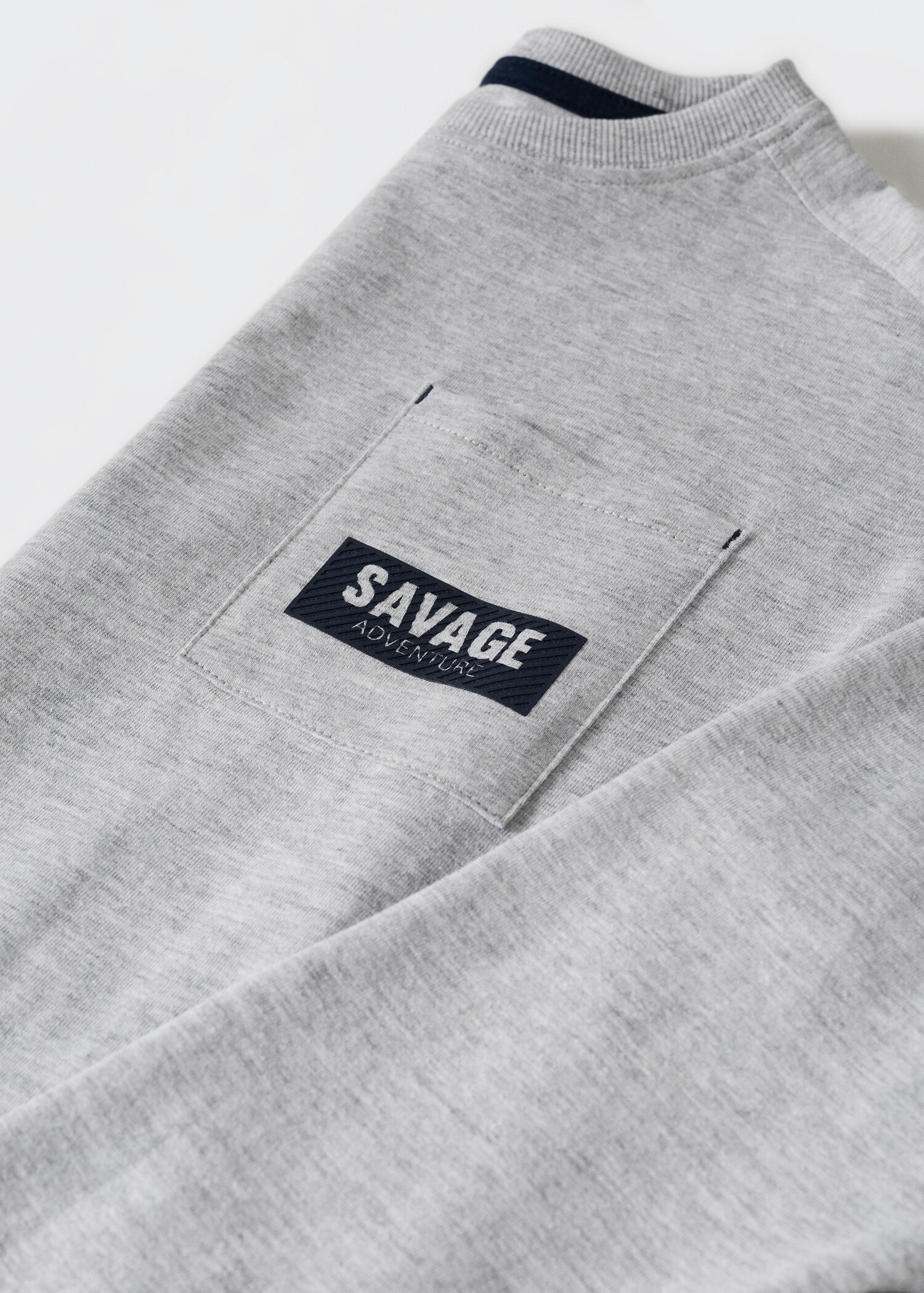 Long-sleeved t-shirt with message - Details of the article 8