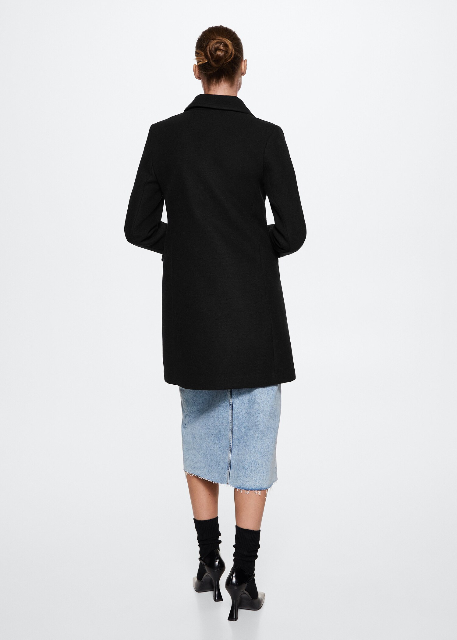 Wool coat with buttons - Reverse of the article