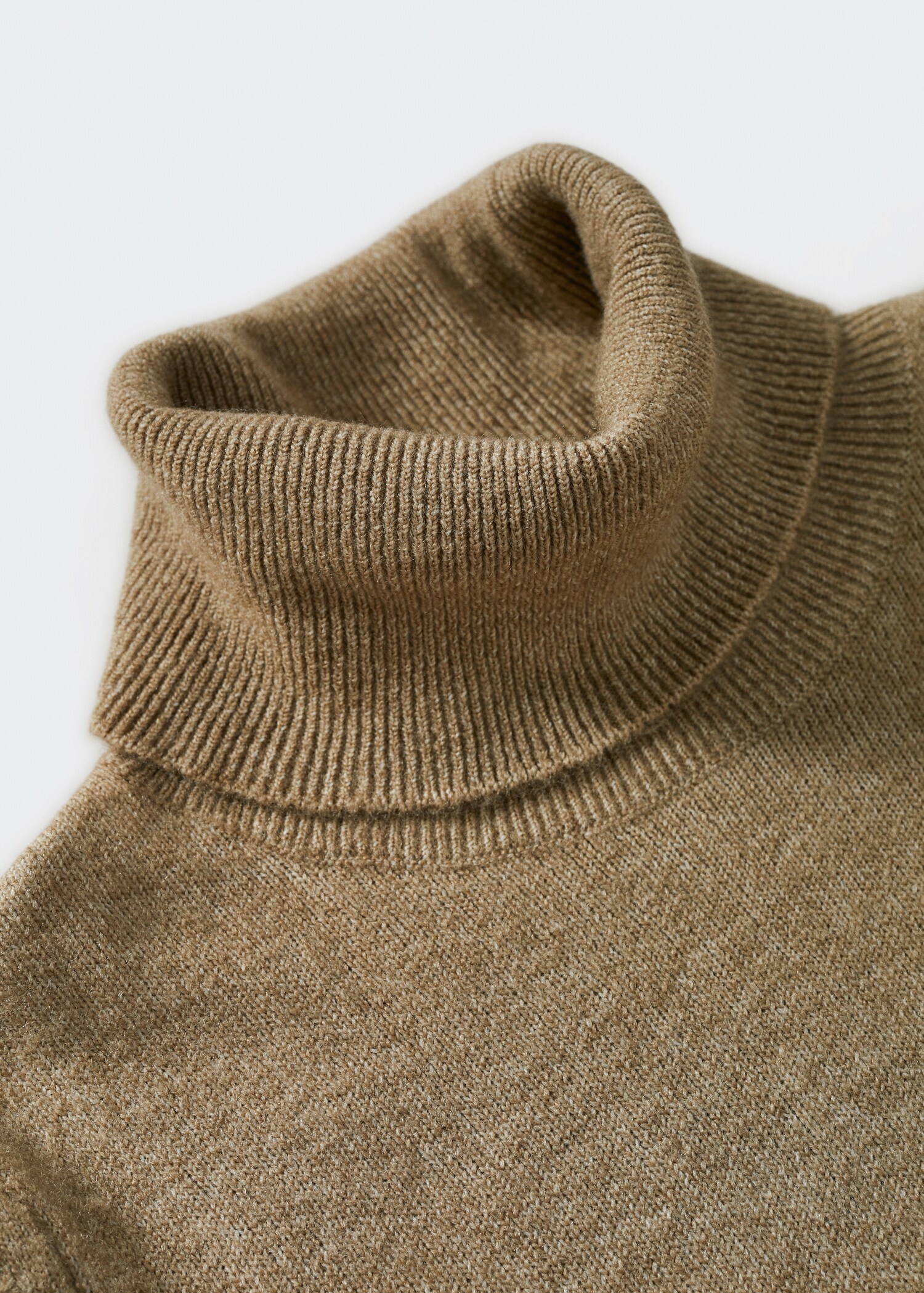 Knitted turtleneck dress - Details of the article 8