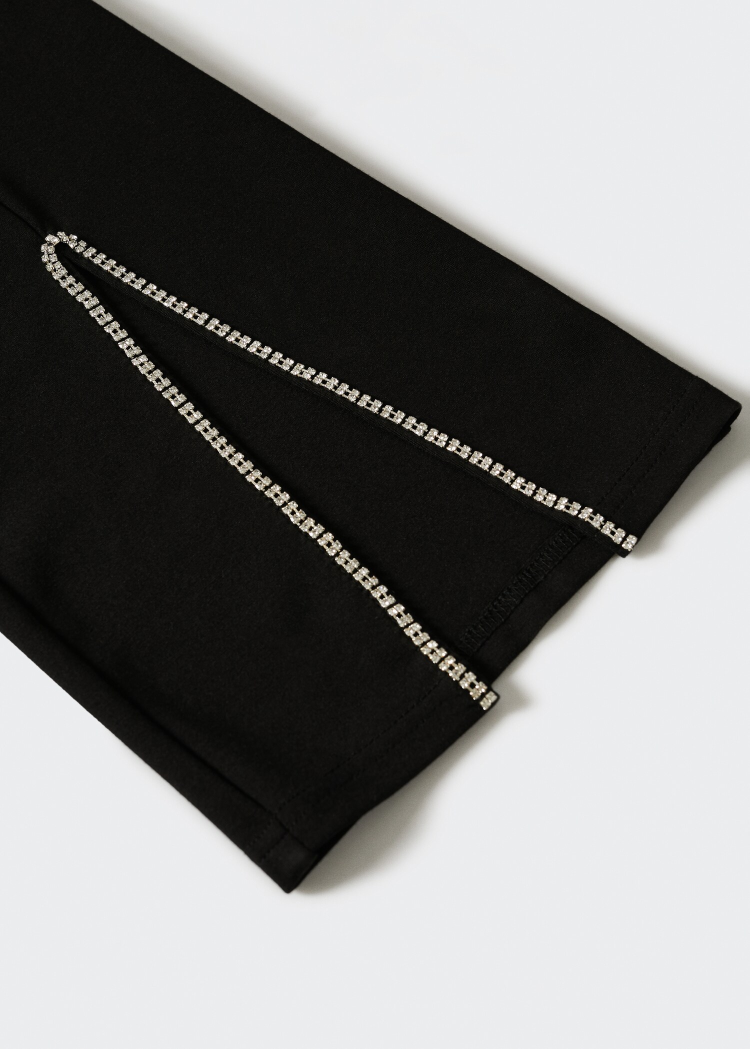 Slit hem trousers - Details of the article 8