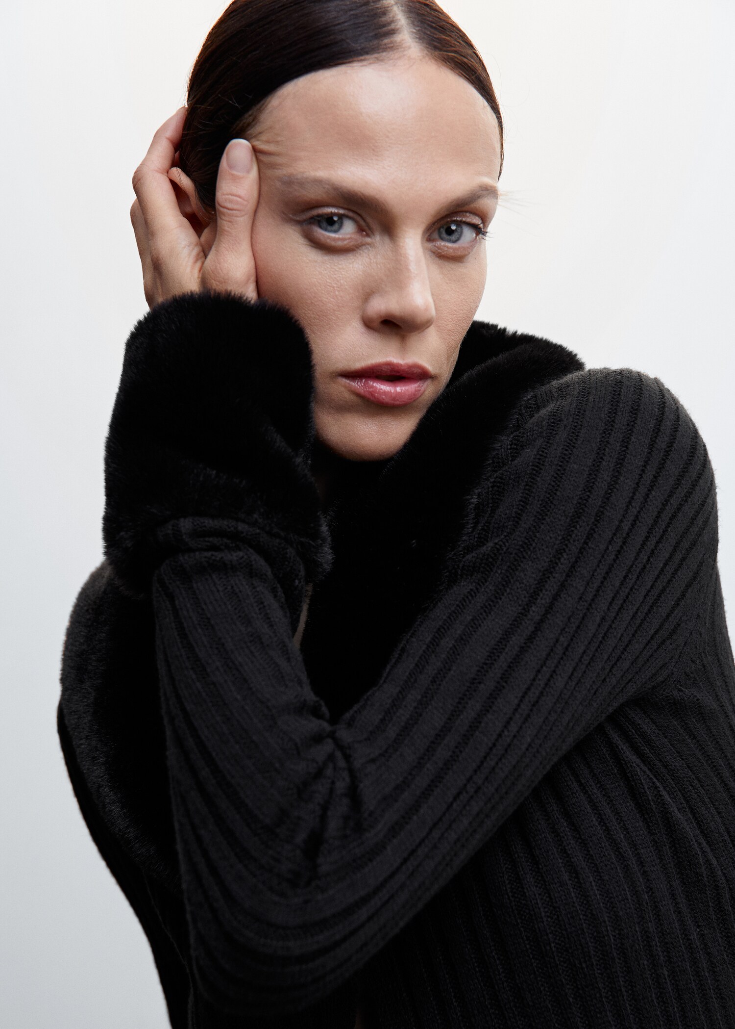 Cardigan detachable fur-effect collar  - Details of the article 1