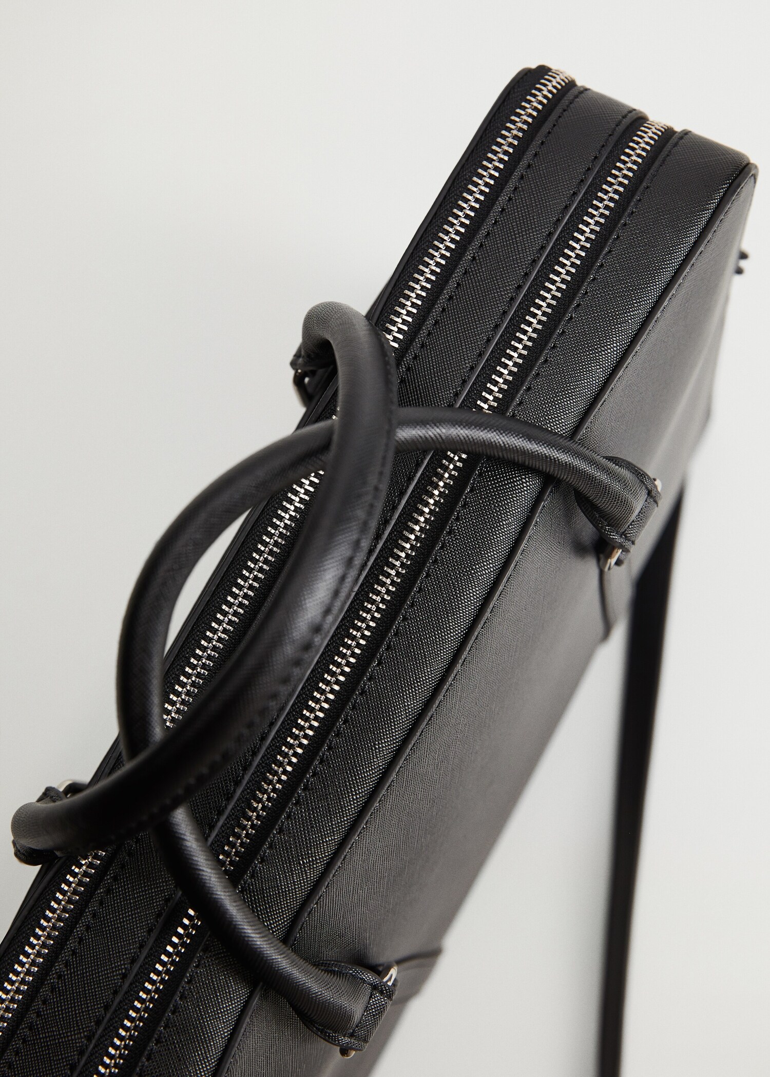 Inner-pocket tote briefcase - Details of the article 2
