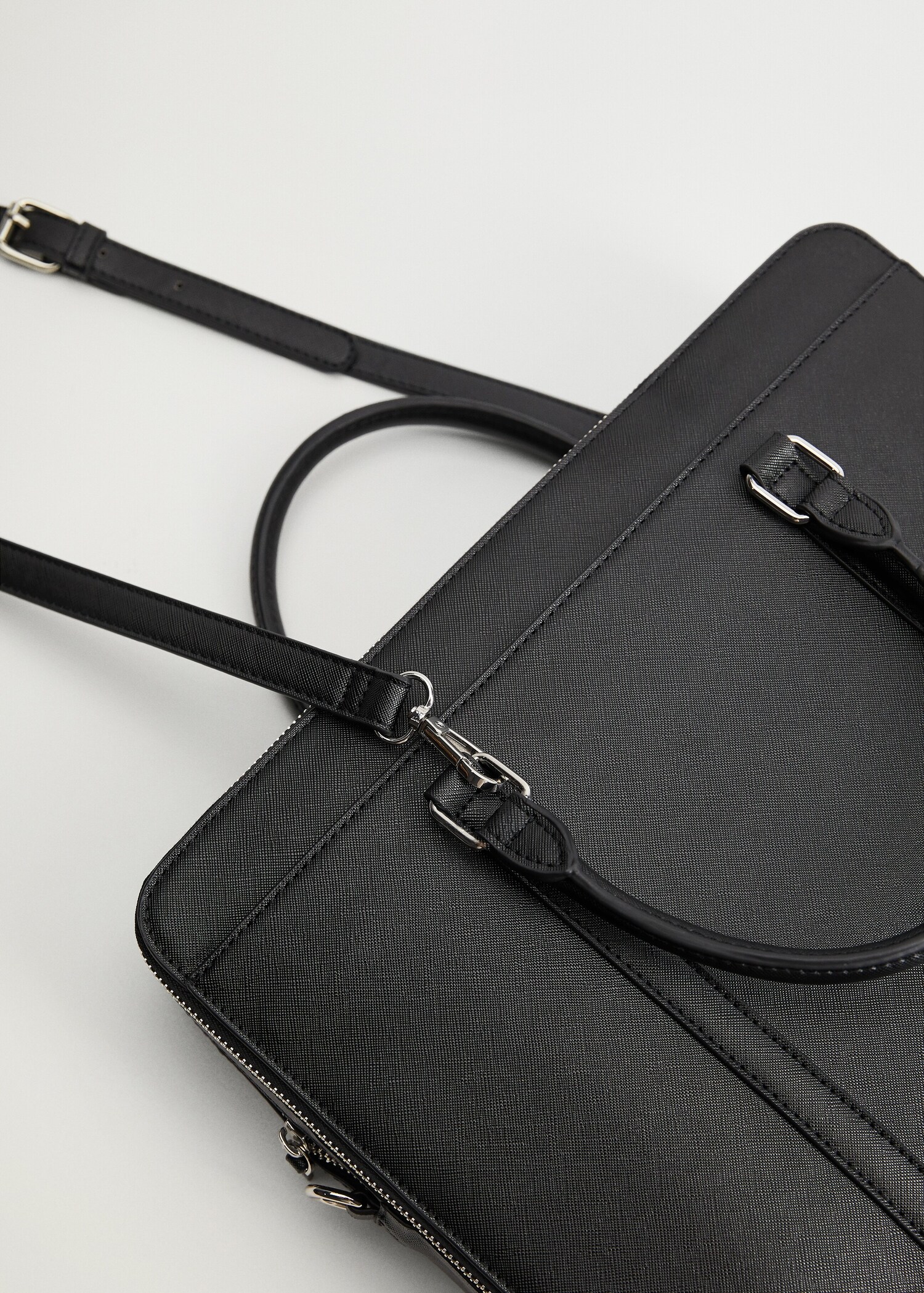 Inner-pocket tote briefcase - Details of the article 3
