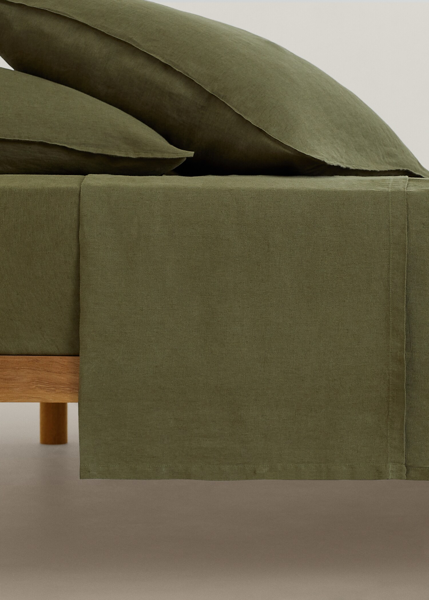 Ravna plahta od 100 % lana 240 x 280 cm - Artikl bez modela