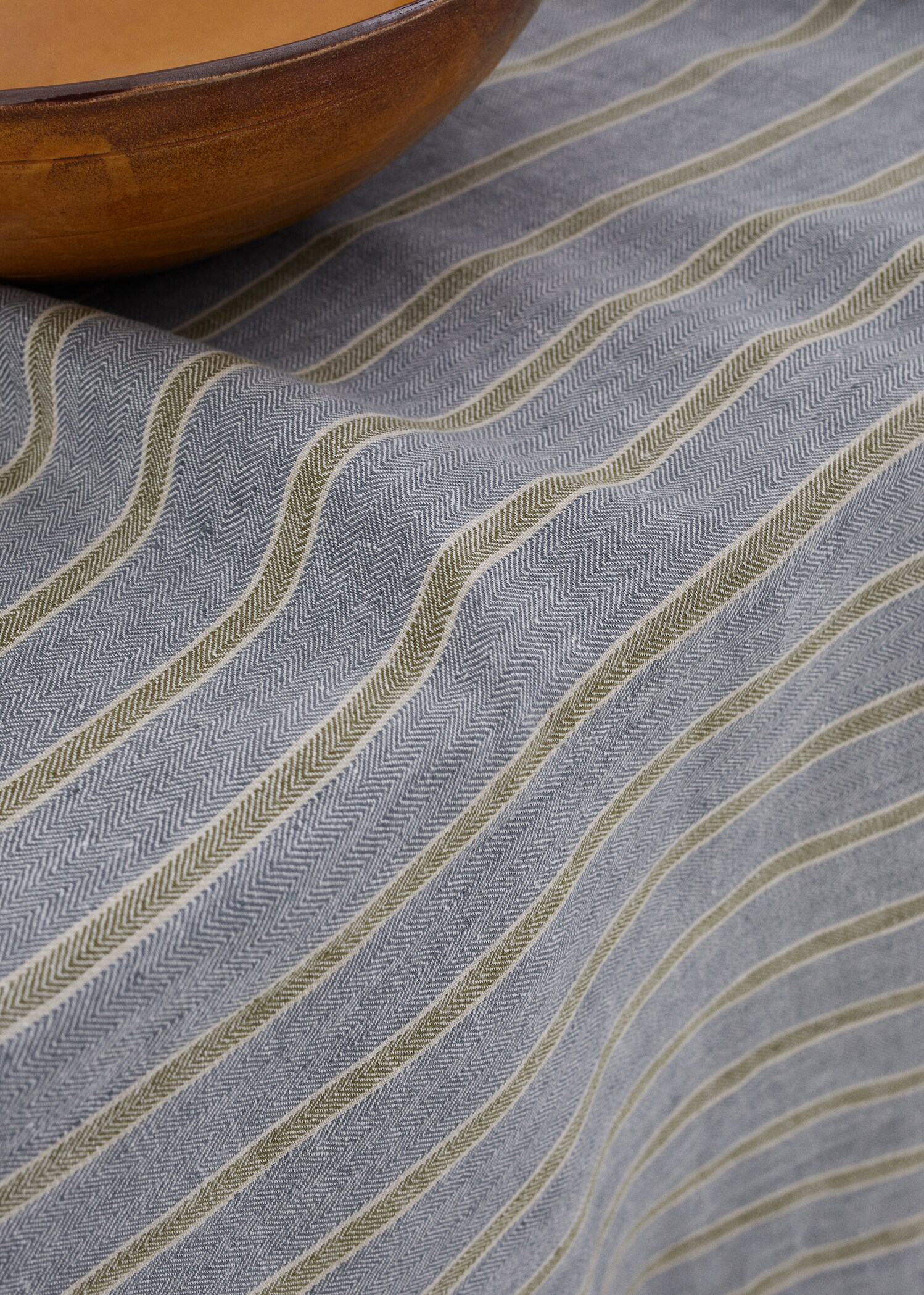 100% linen striped tablecloth 150x150cm - Details of the article 3