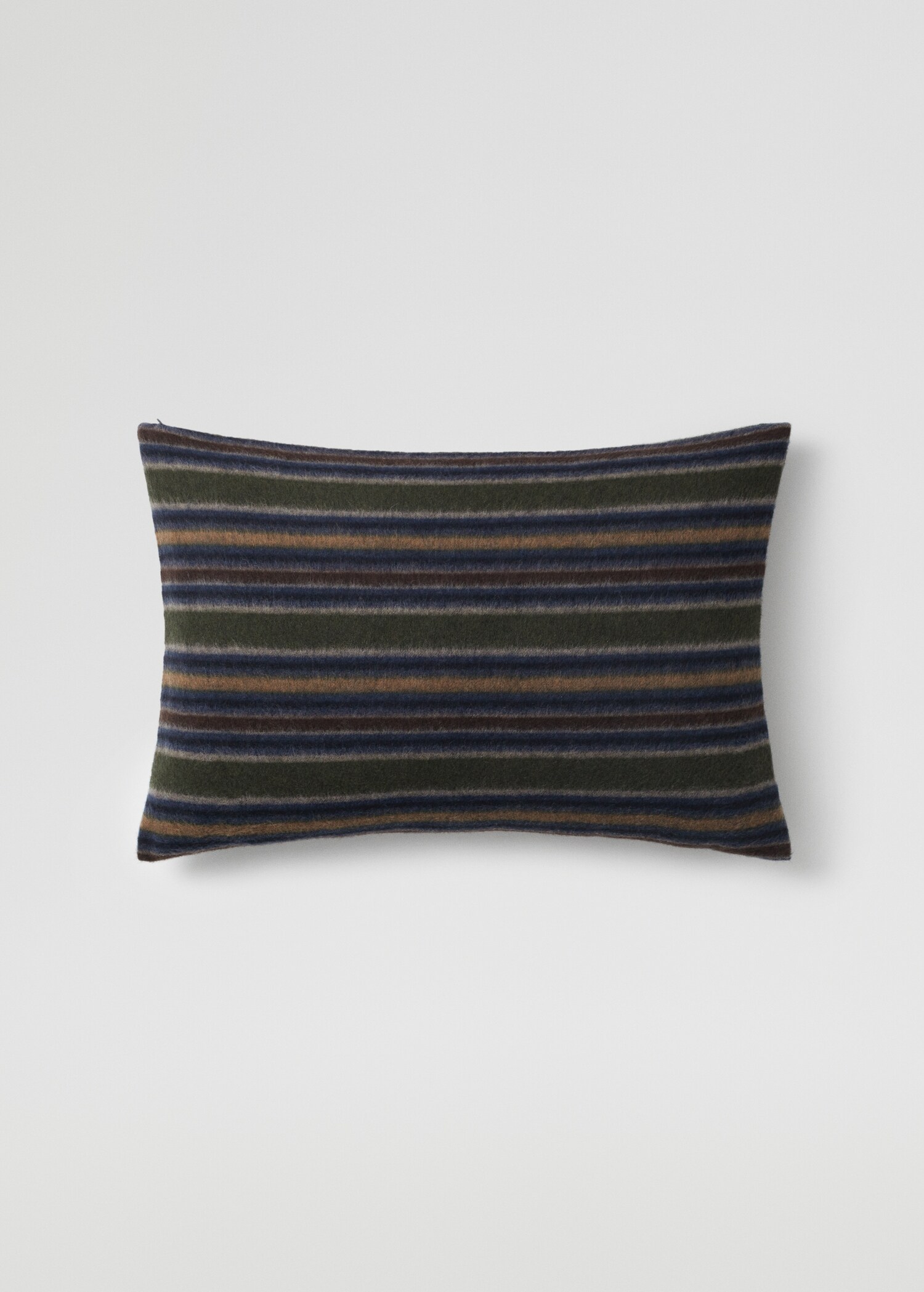 Pynteputetrekk med striper og tekstur 50x75 cm - Artikkel uten modell