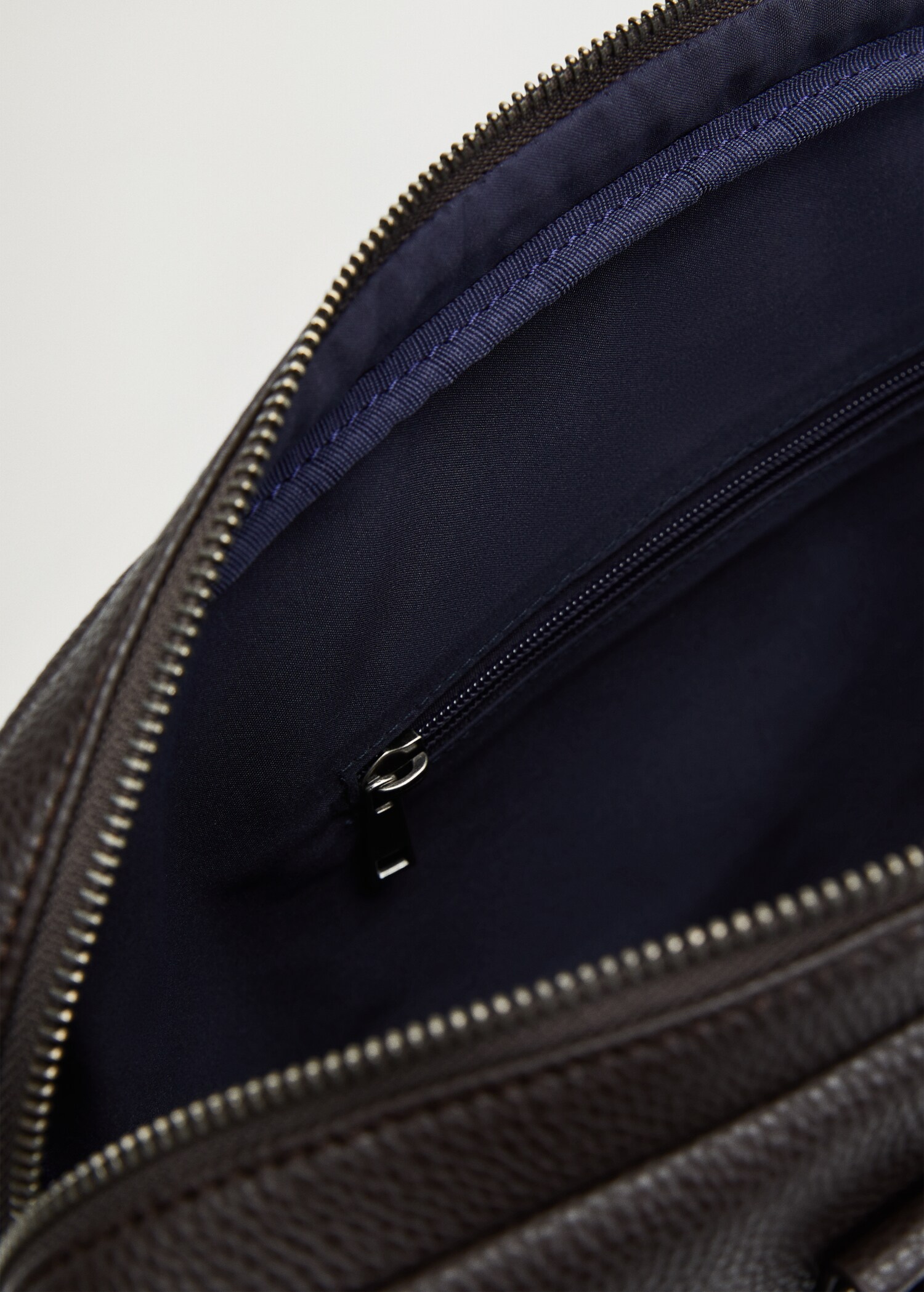 External pocket tote briefcase - Details of the article 2