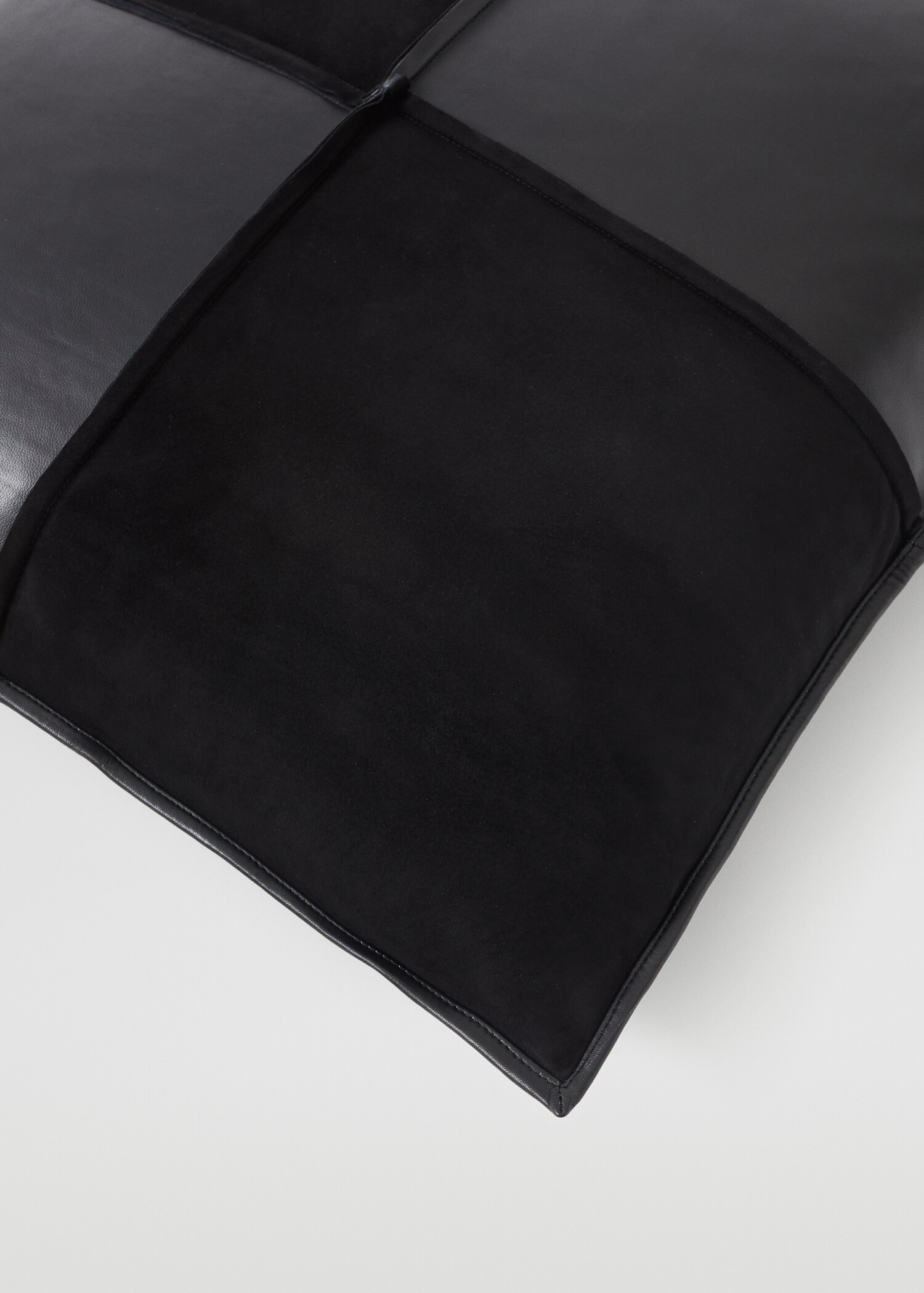 Mixed leather cushion cover 60x60cm - Details of the article 3