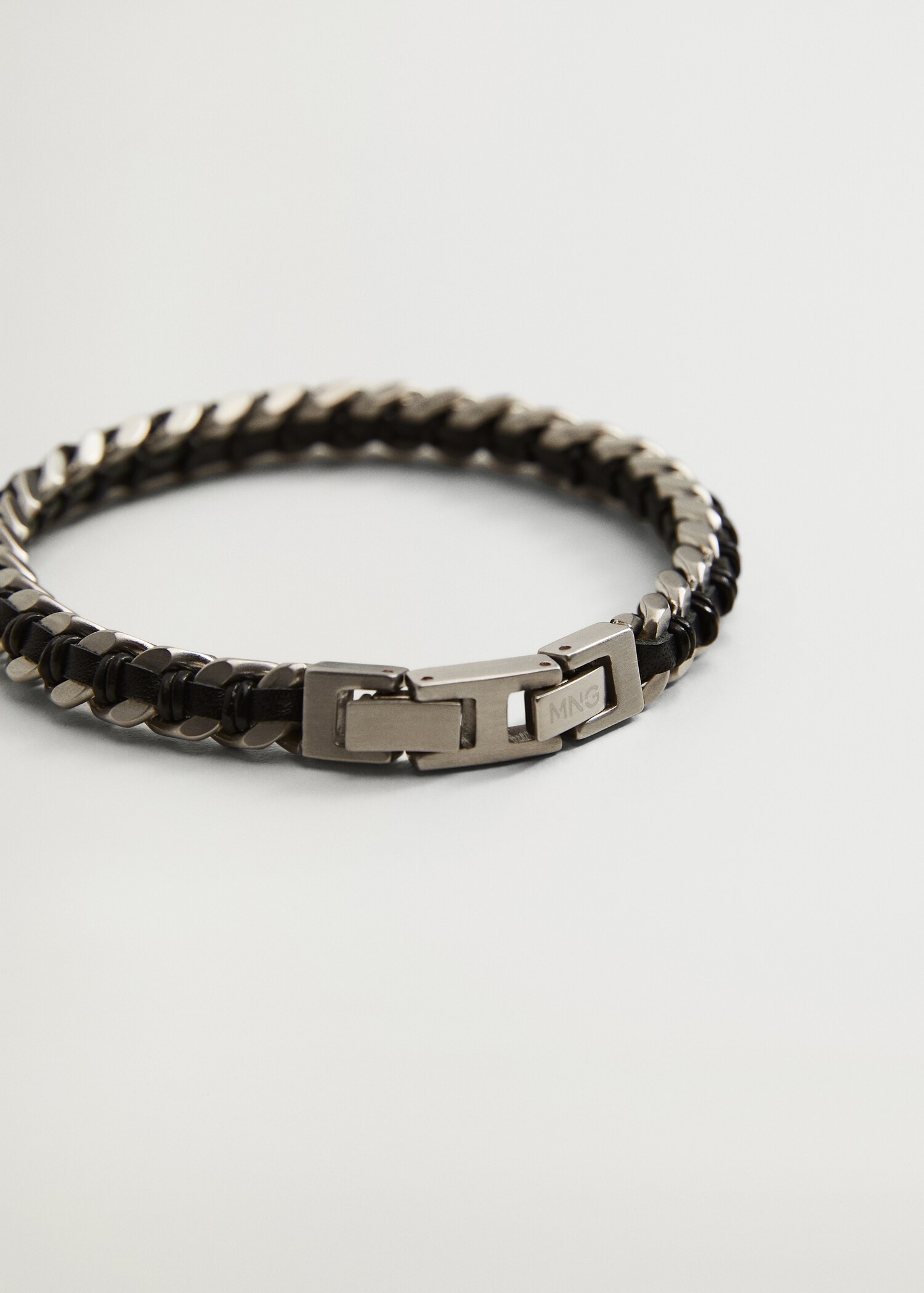 Bracelet combiné cuir  - Plan moyen