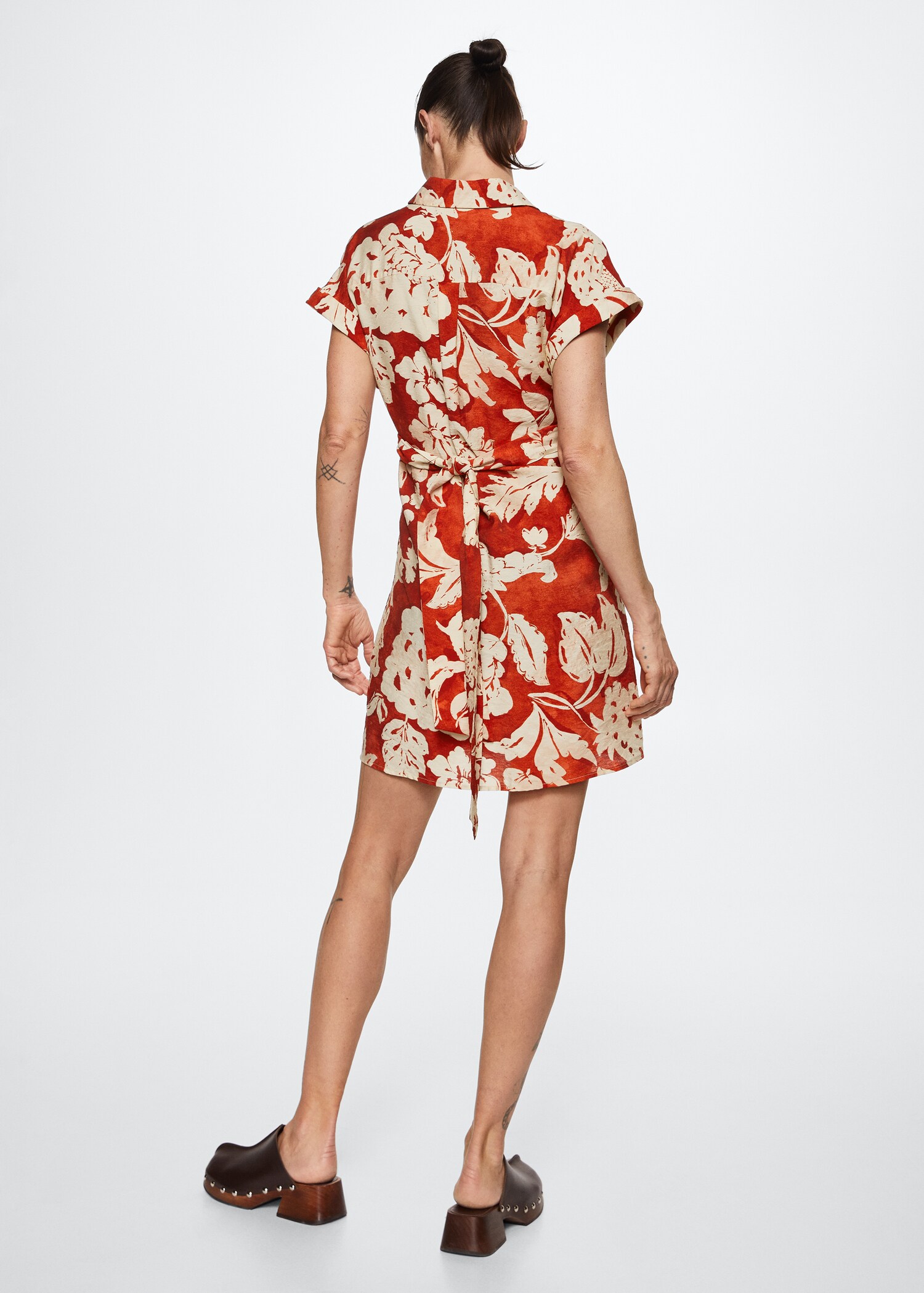 Vestido camisero flores - Reverso del artículo