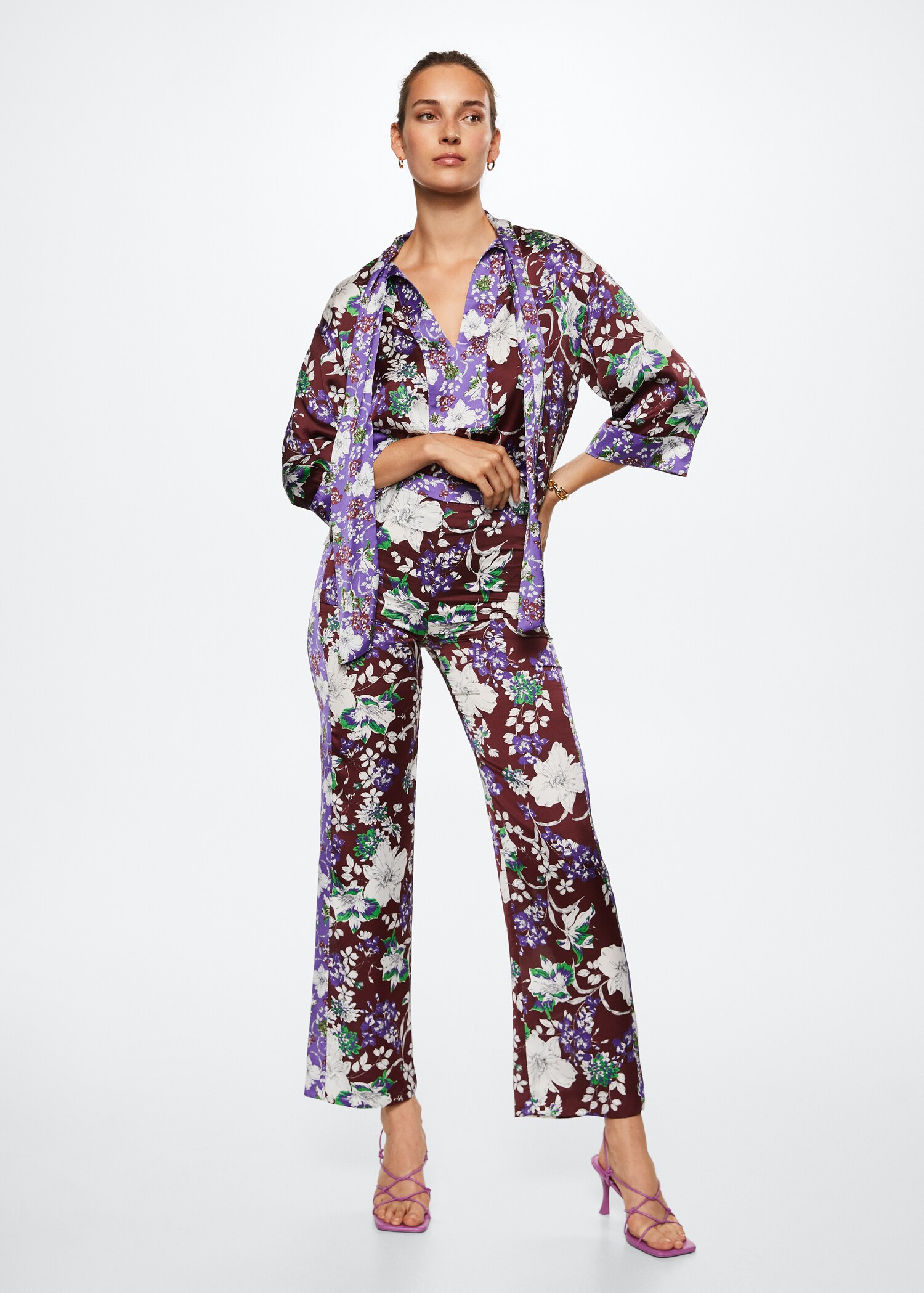 Pantalón estampado flores - Plano general