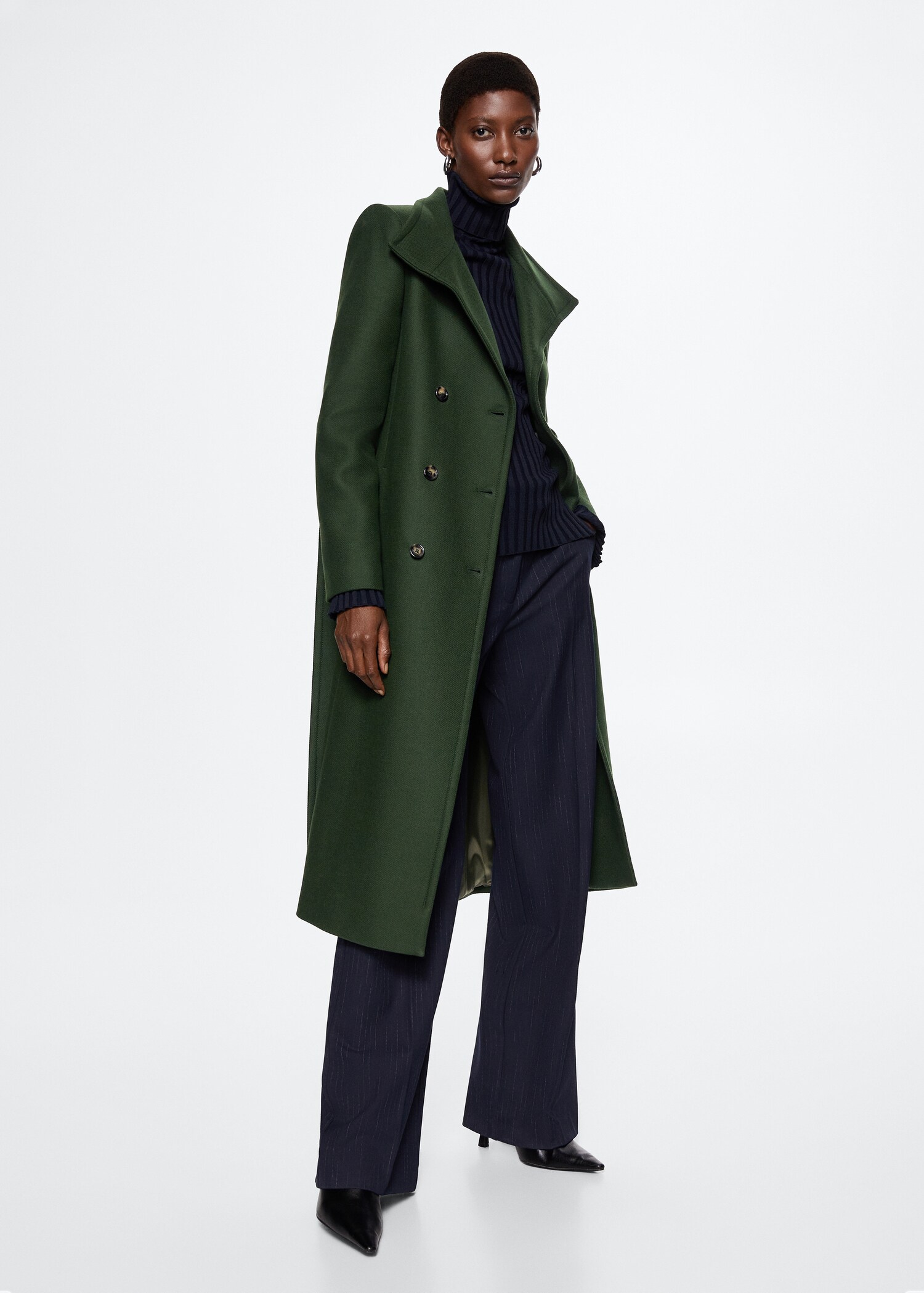 Woolen coat with belt - General plane