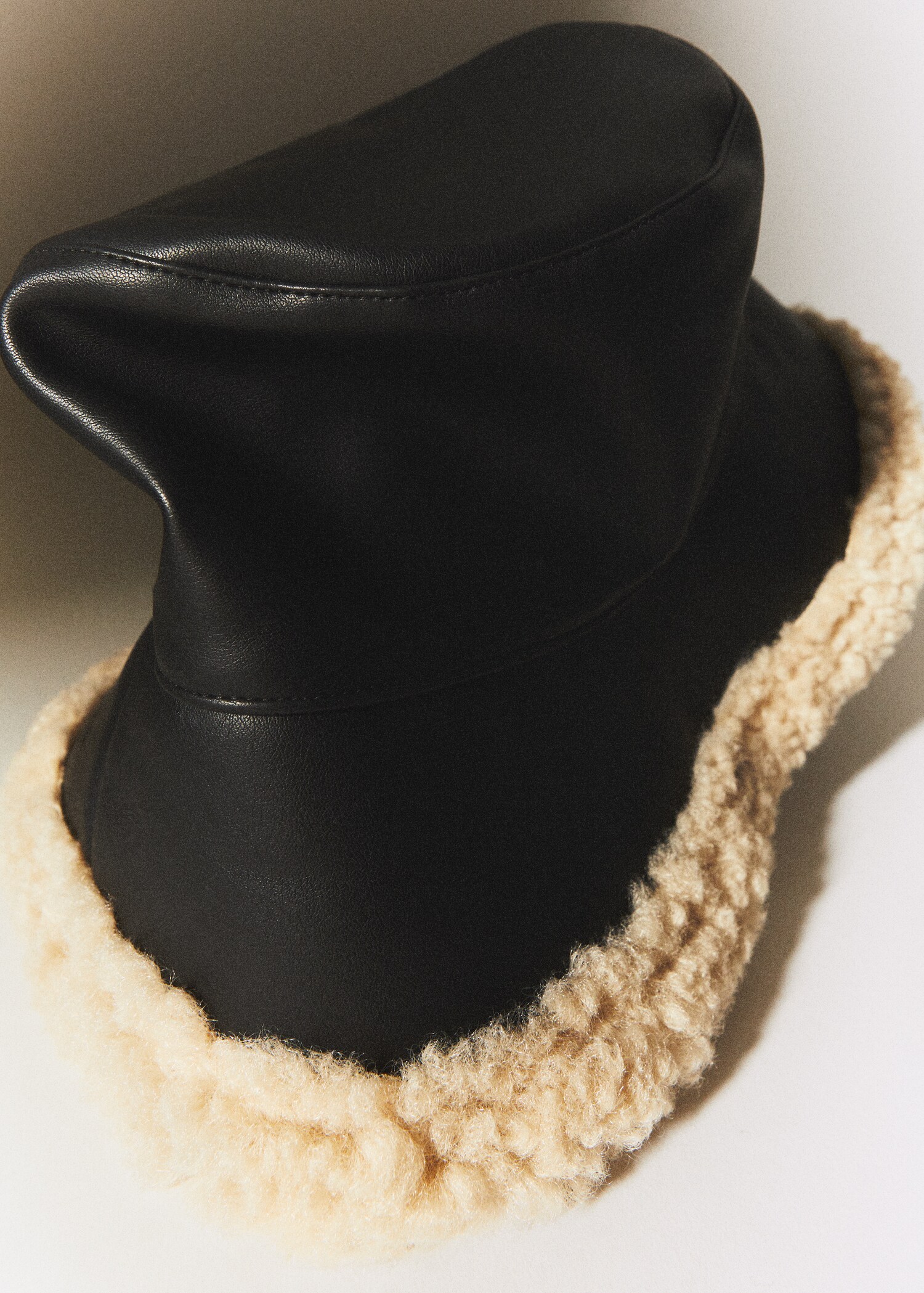 Leather effect bucket hat - General plane
