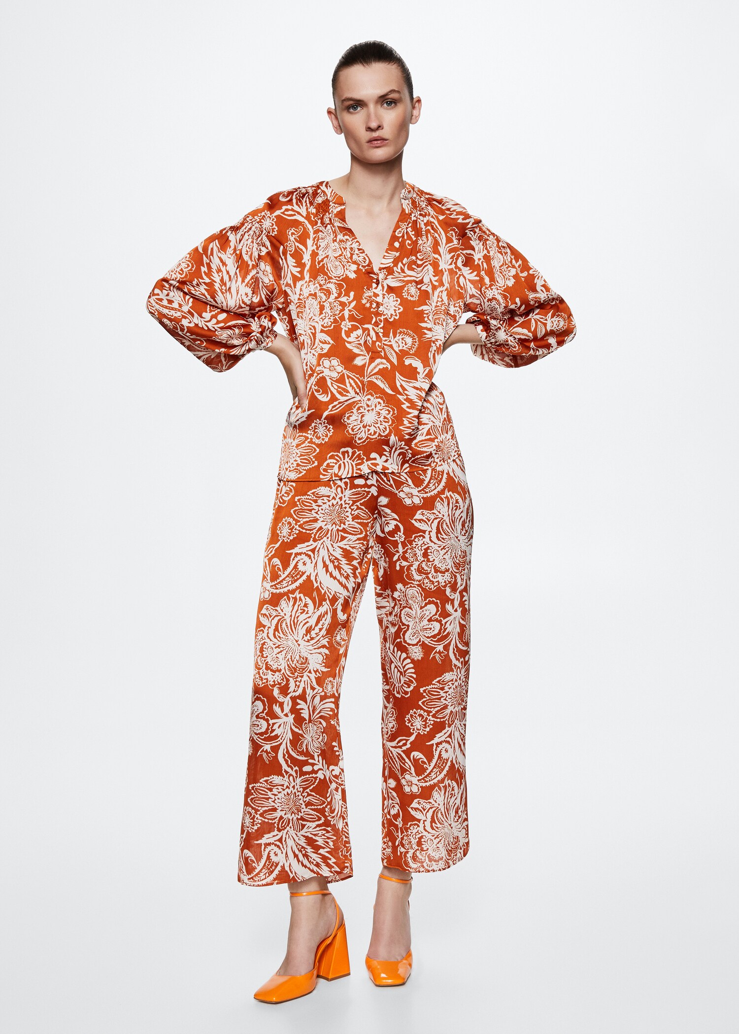Satin print blouse - General plane