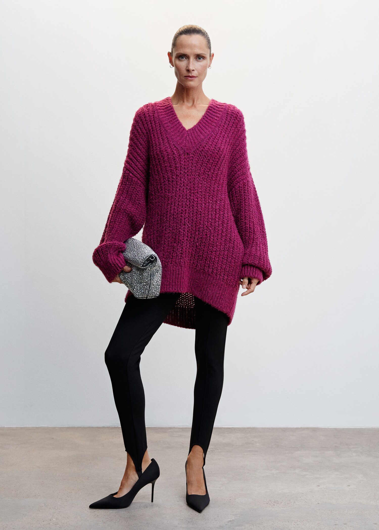 V-neckline oversize sweater - General plane