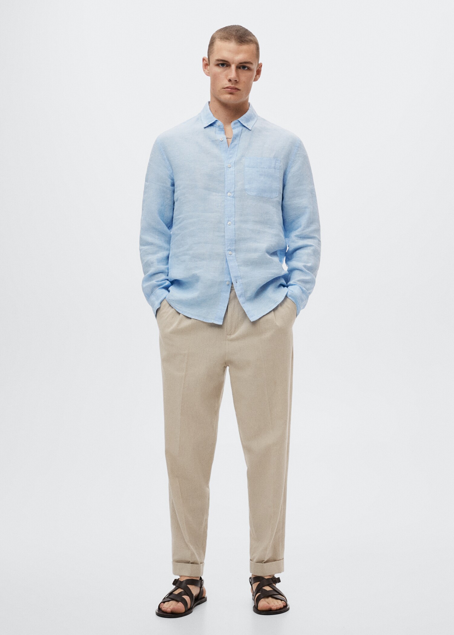 Camisa de 100% linho slim fit - Plano geral