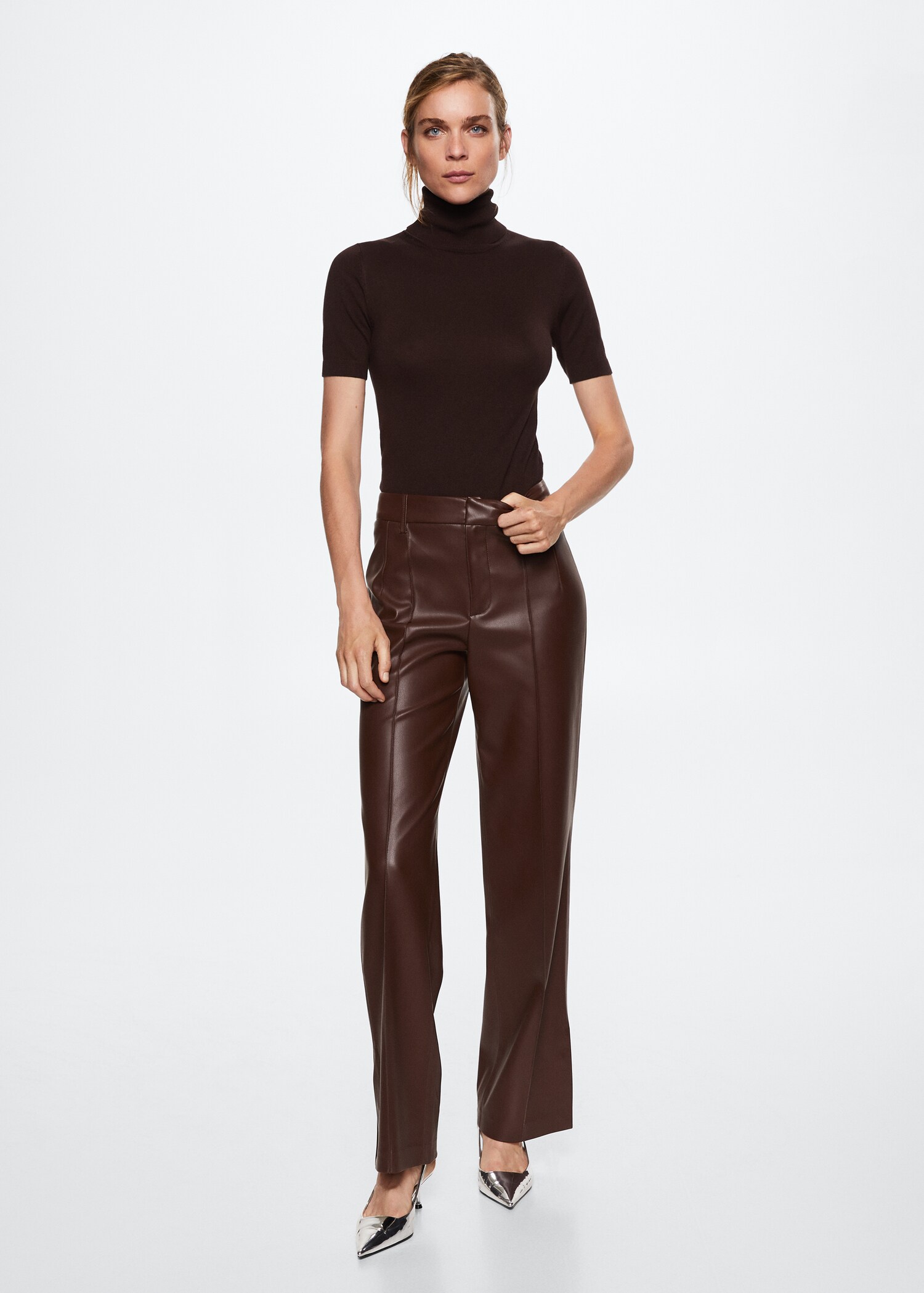 Turtleneck knitted sweater - General plane
