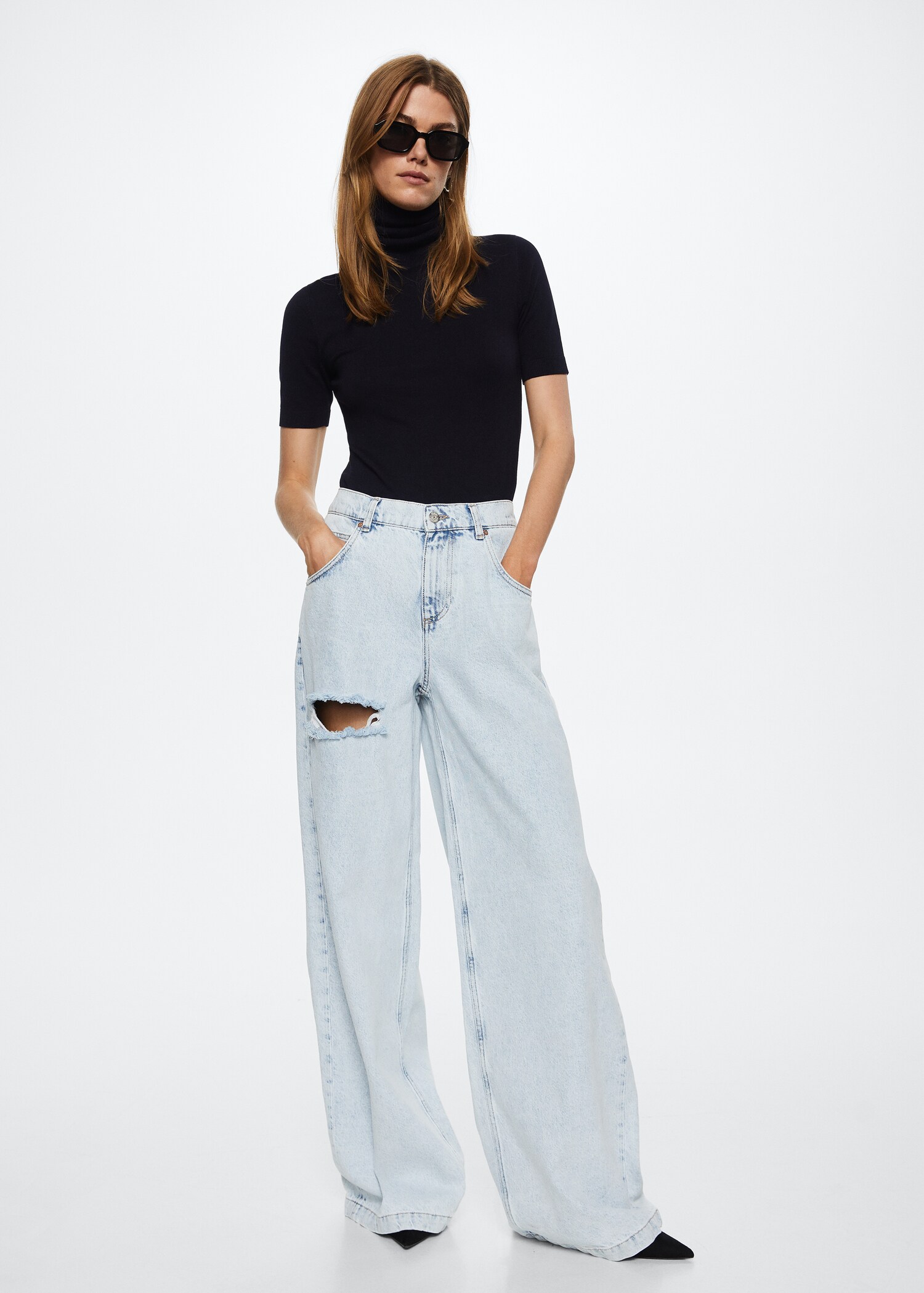 Turtleneck knitted sweater - General plane