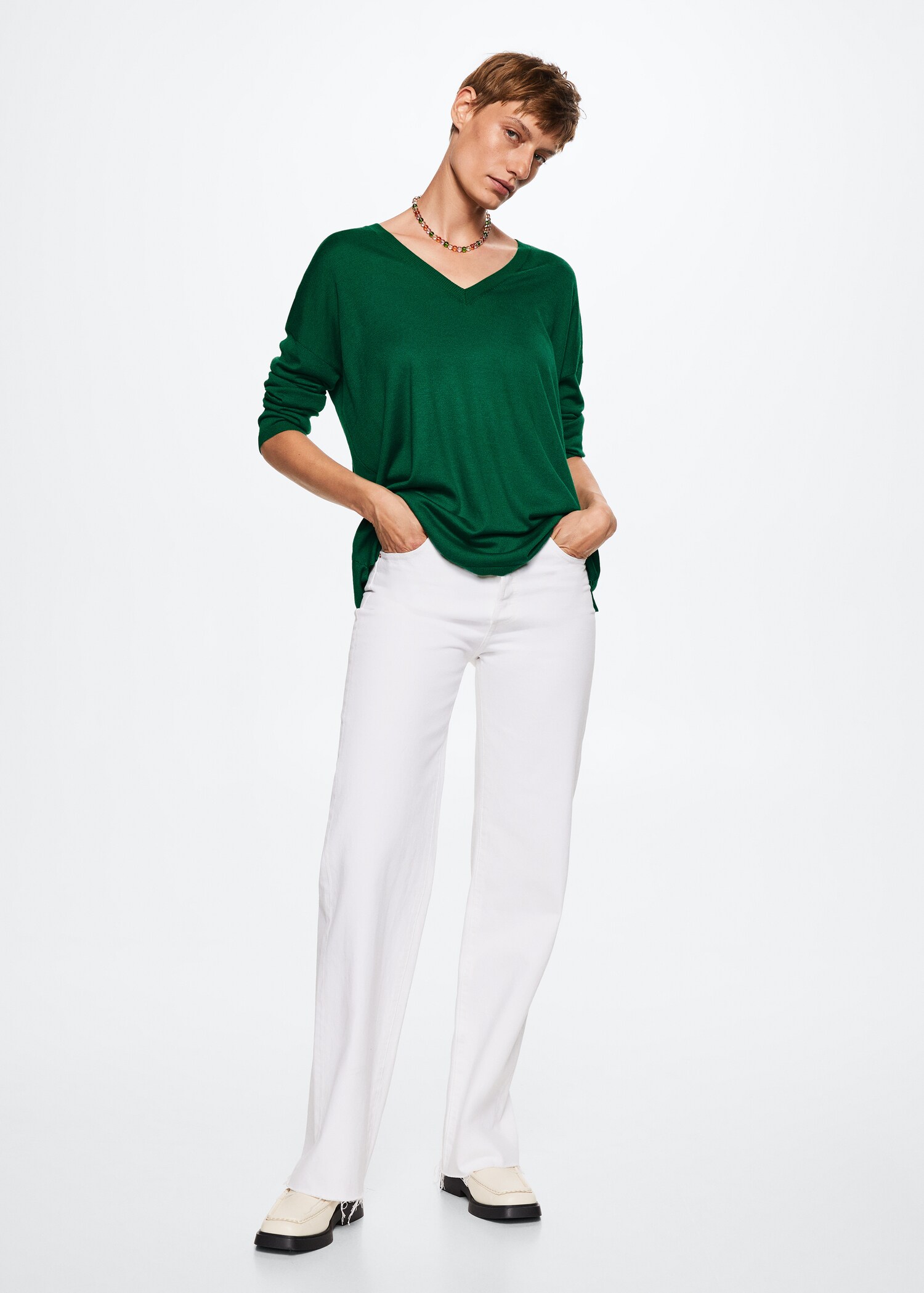 V-neck knit sweater - General plane