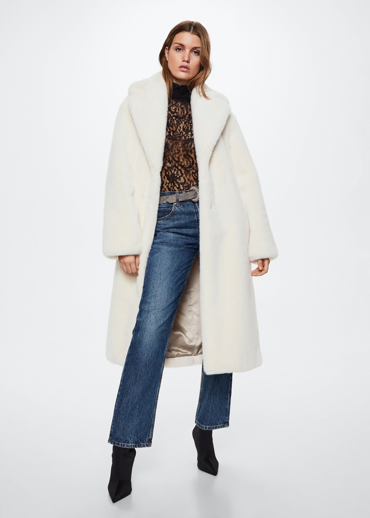 Manteau oversize en fausse fourrure - Plan général