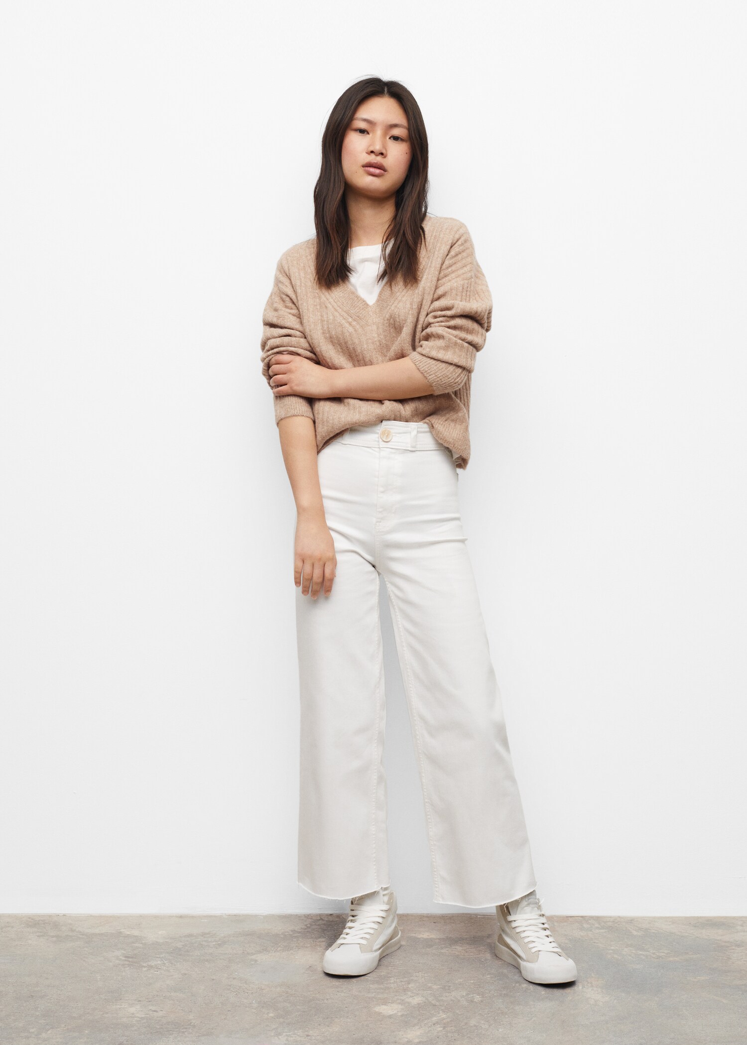 V-neck ribbed knit sweater - General plane