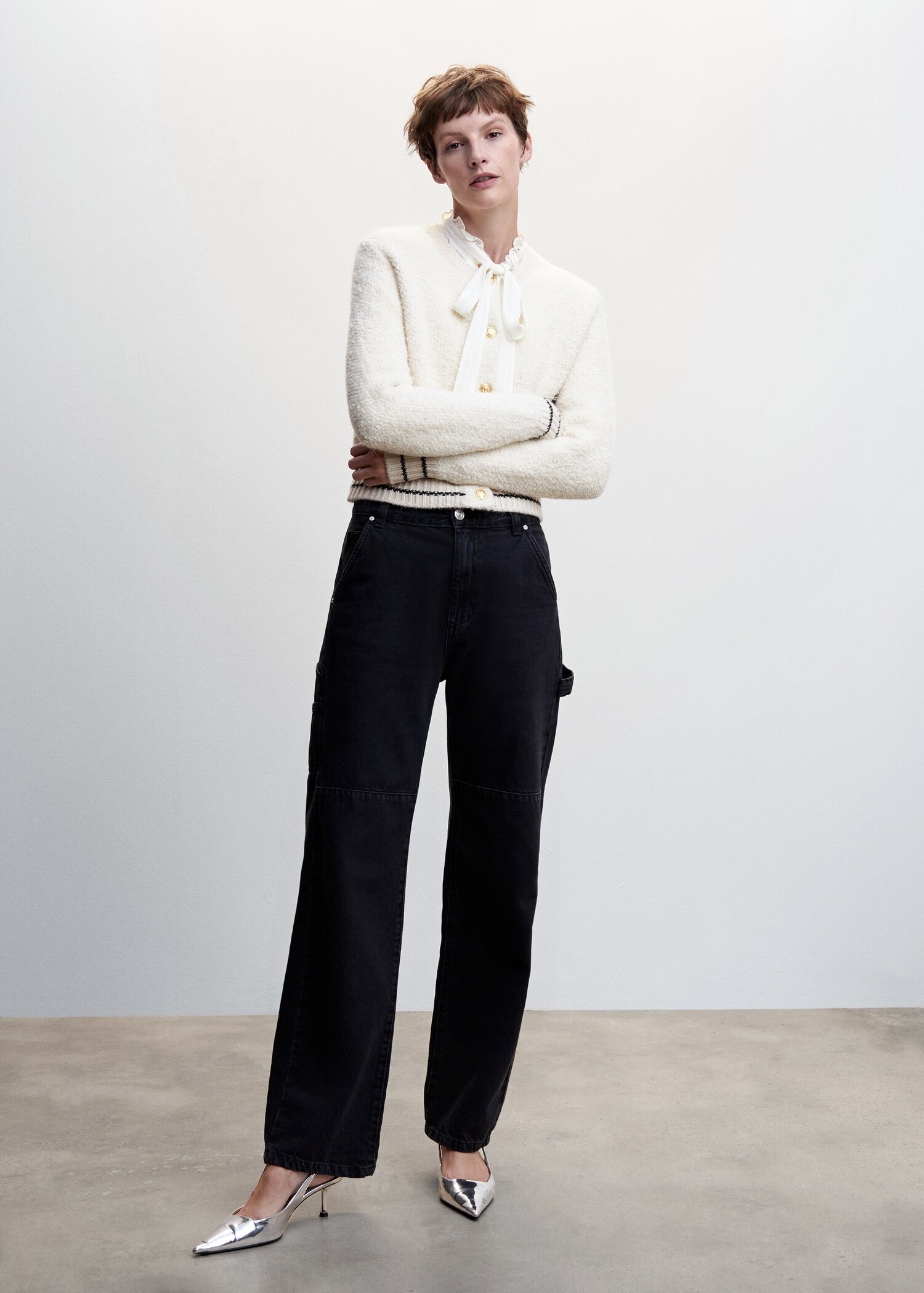 Cardigan din tricot cu nasturi bijuterie - Plan general