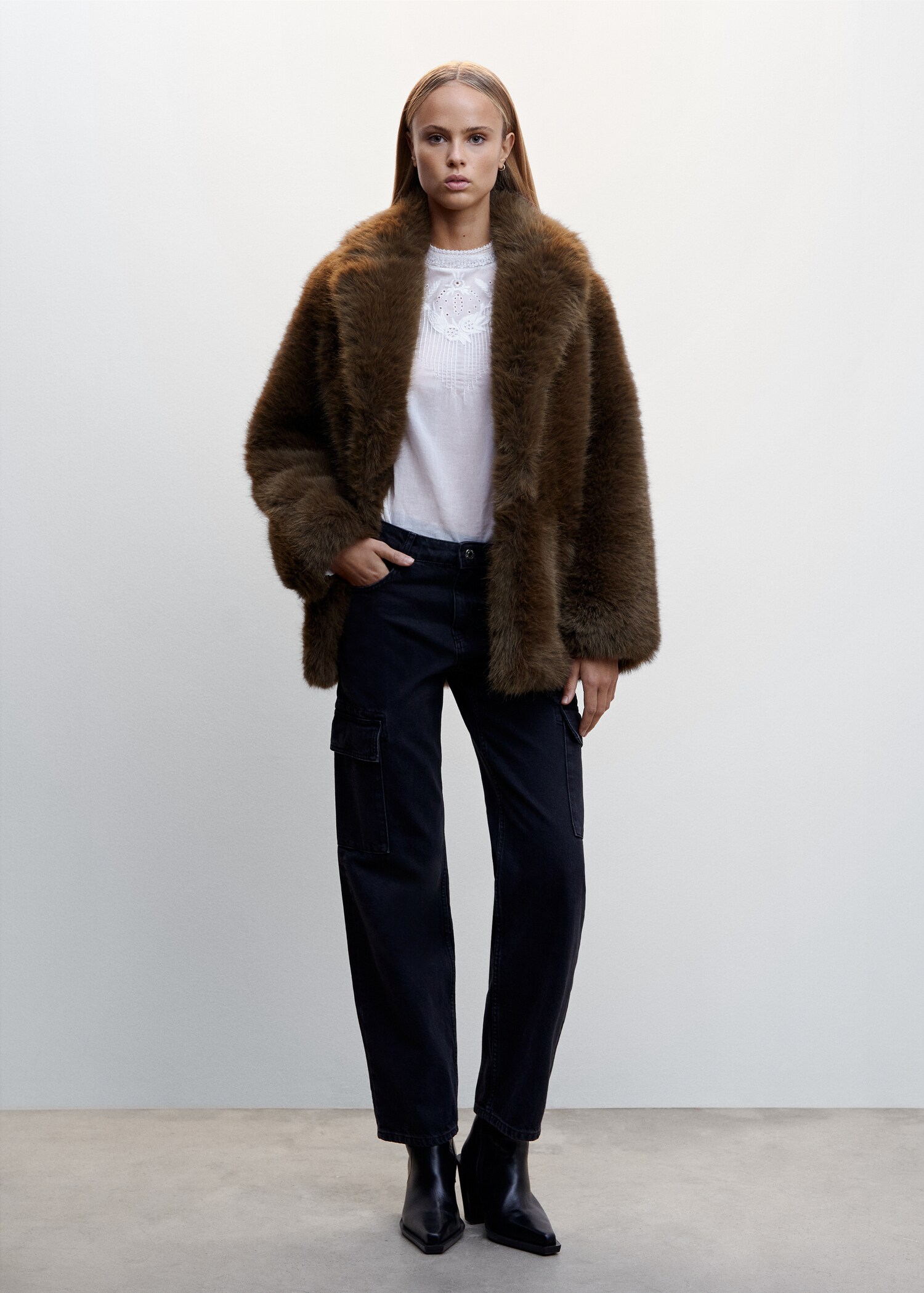 Abrigo pelo oversize - Plano general