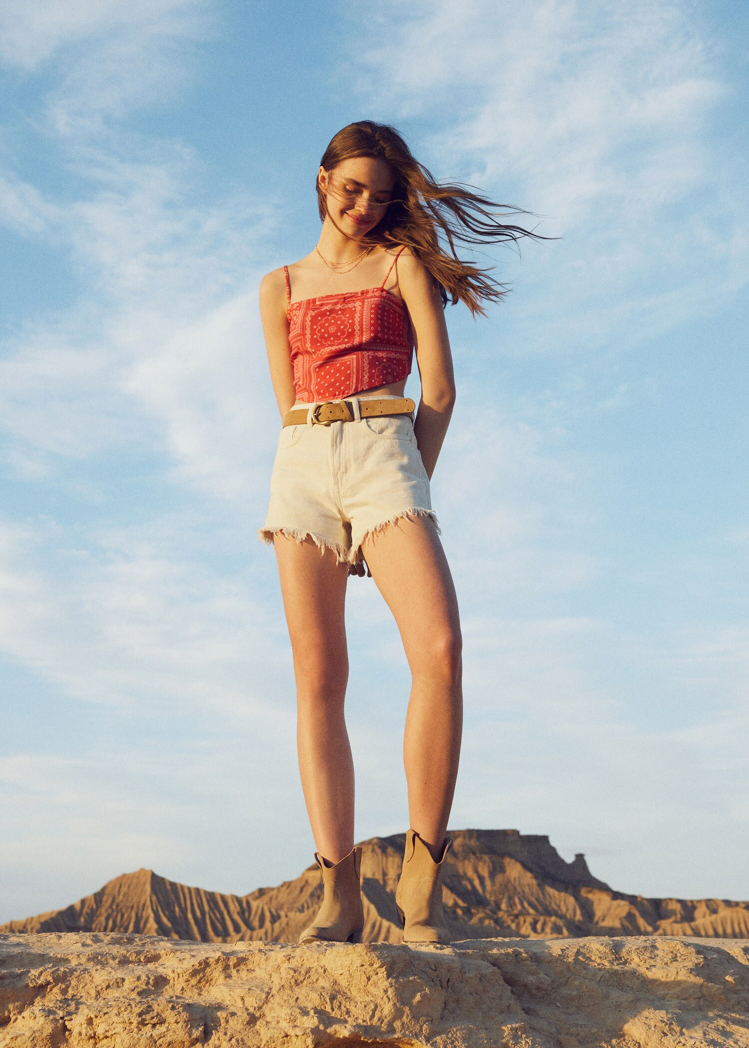 Frayed denim shorts - General plane