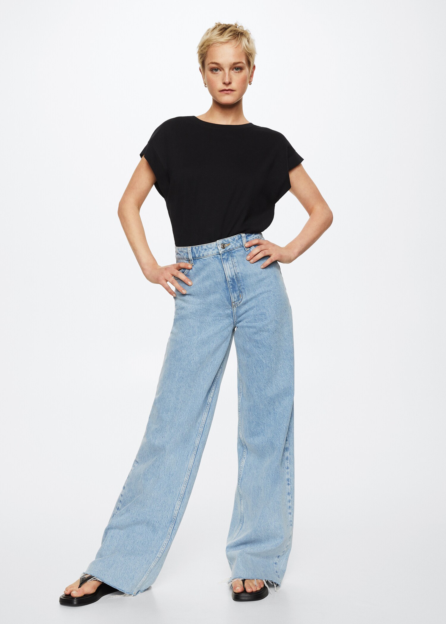 T-shirt décolleté dans le dos - Plan général