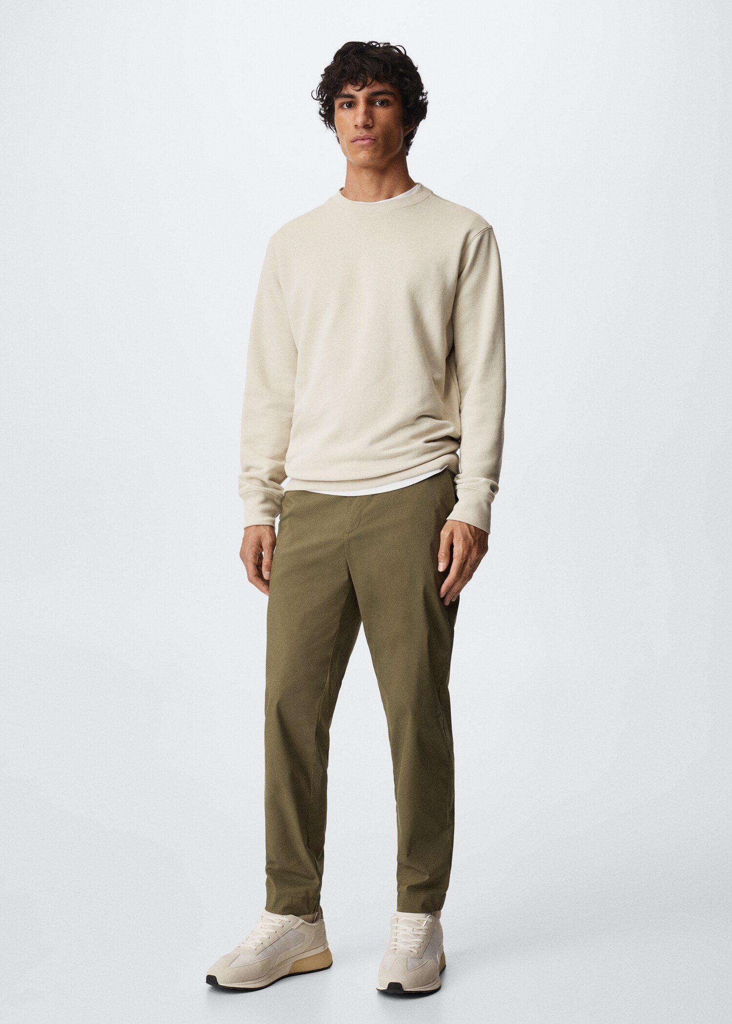 Pantalón chino algodón  - Plano general